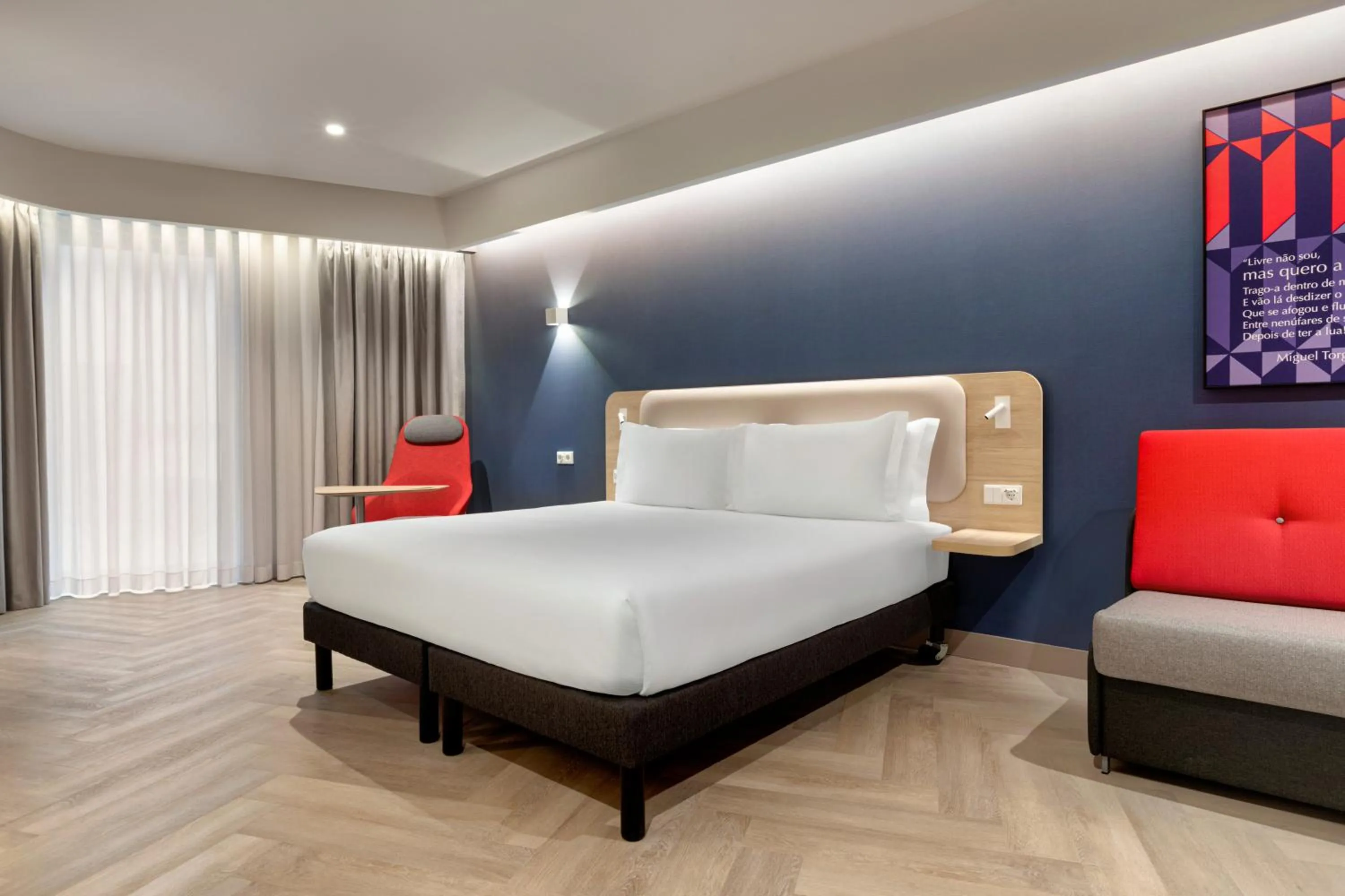Bed in Holiday Inn Express Porto - Boavista by IHG
