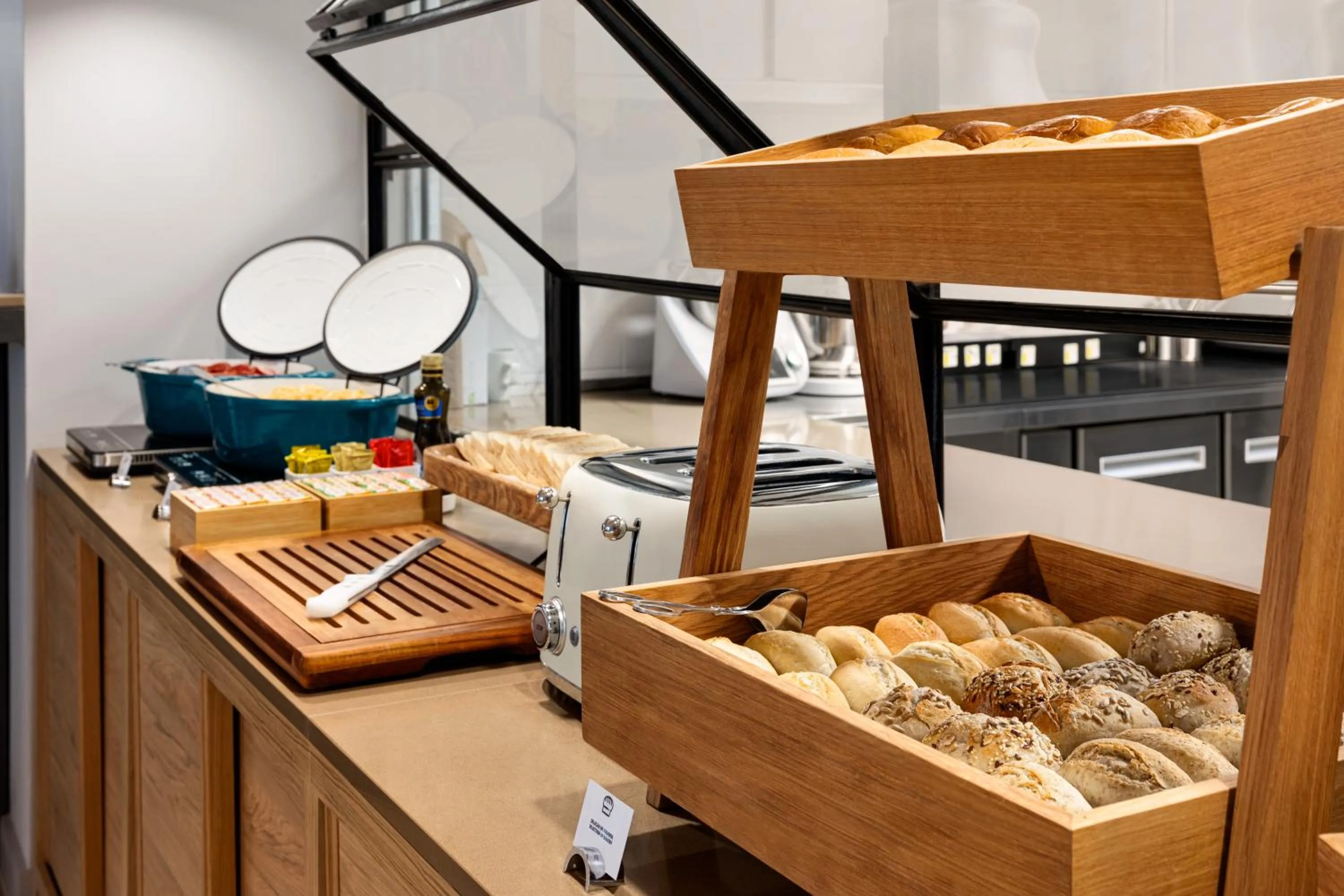 Buffet breakfast in Holiday Inn Express Porto - Boavista by IHG