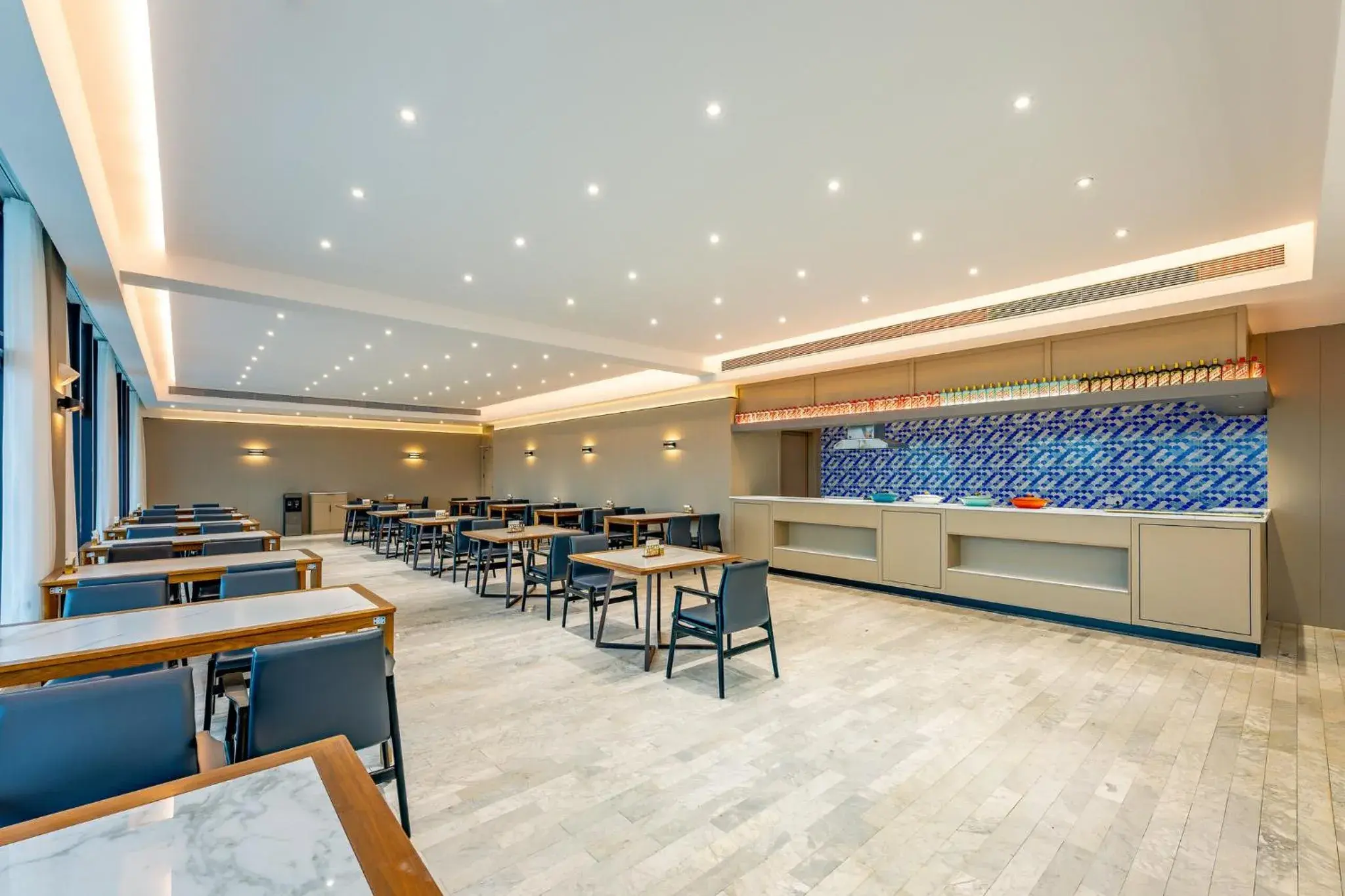 Restaurant/Places to Eat in Holiday Inn Express Zhuhai Guishan Island, an IHG Hotel Restaurant/Places to Eat in Holiday Inn Express Zhuhai Guishan Island, an IHG Hotel