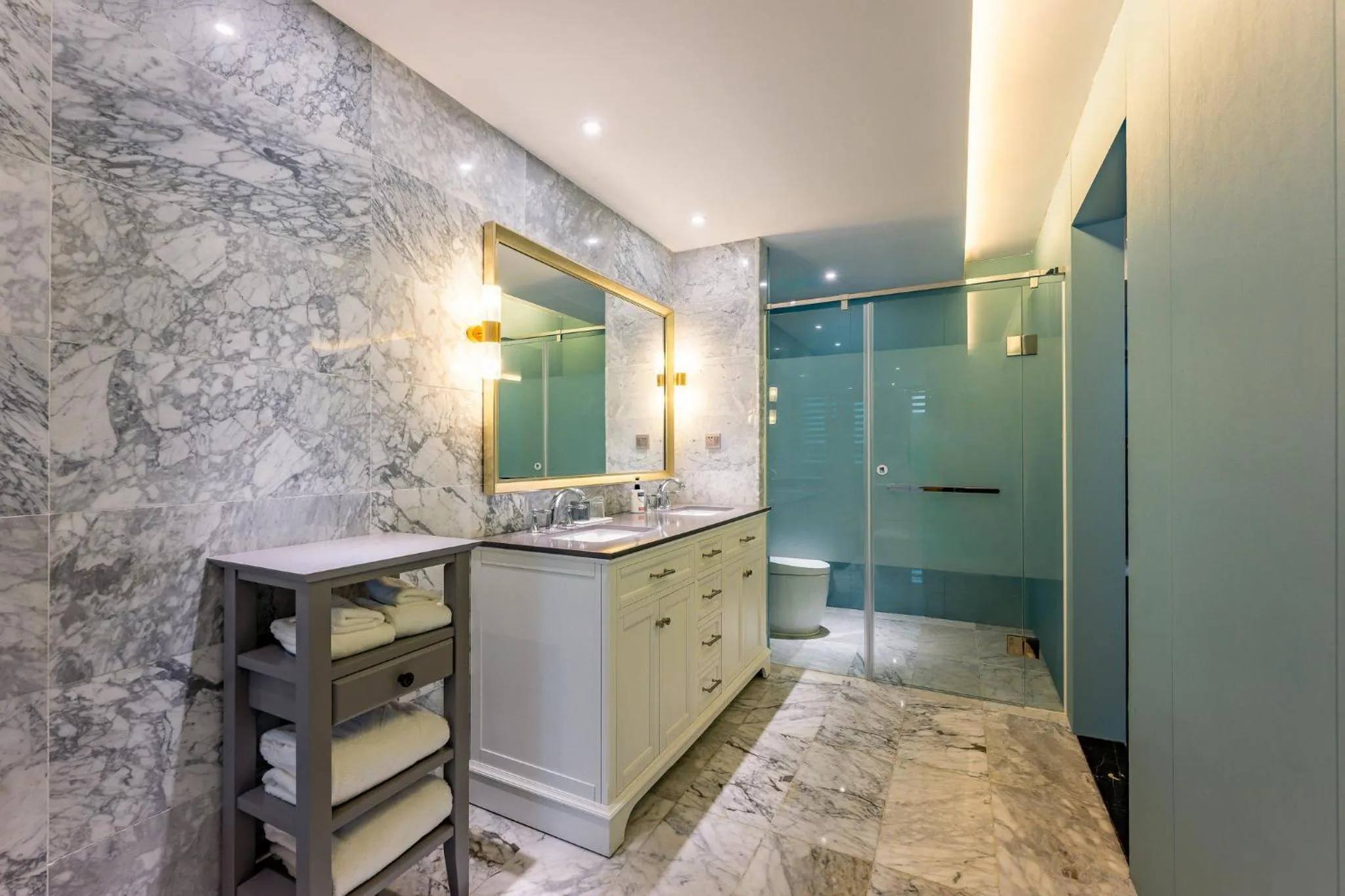 Photo of the whole room, Bathroom in Holiday Inn Express Zhuhai Guishan Island, an IHG Hotel