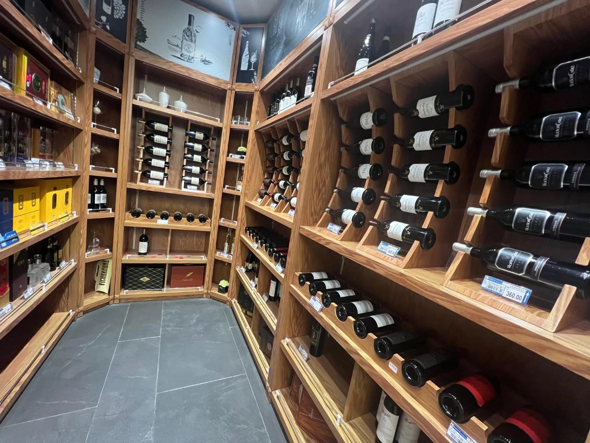 Lounge or bar in Holiday Inn Express Pingchang by IHG