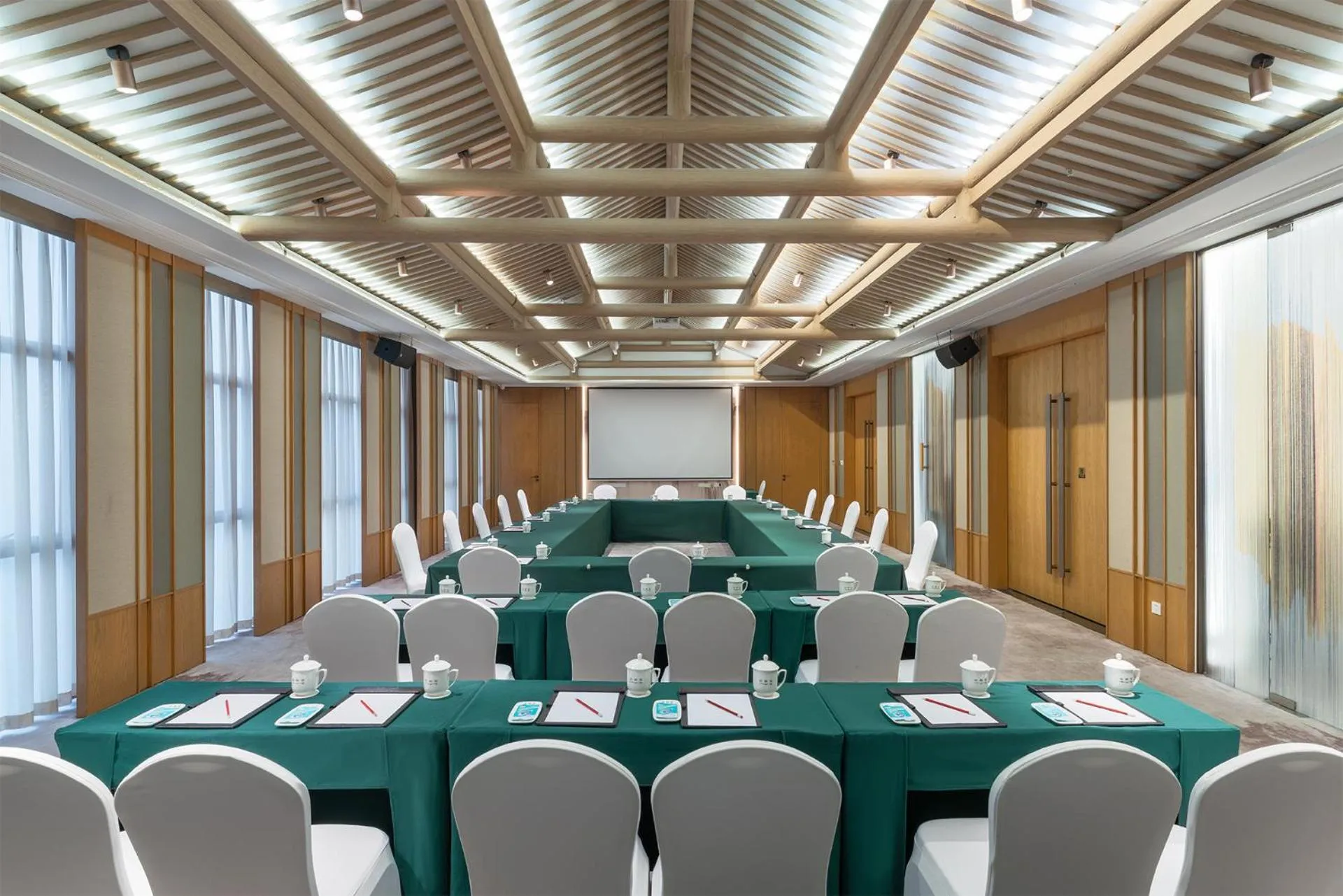 Meeting/conference room in Holiday Inn Express Pingchang by IHG