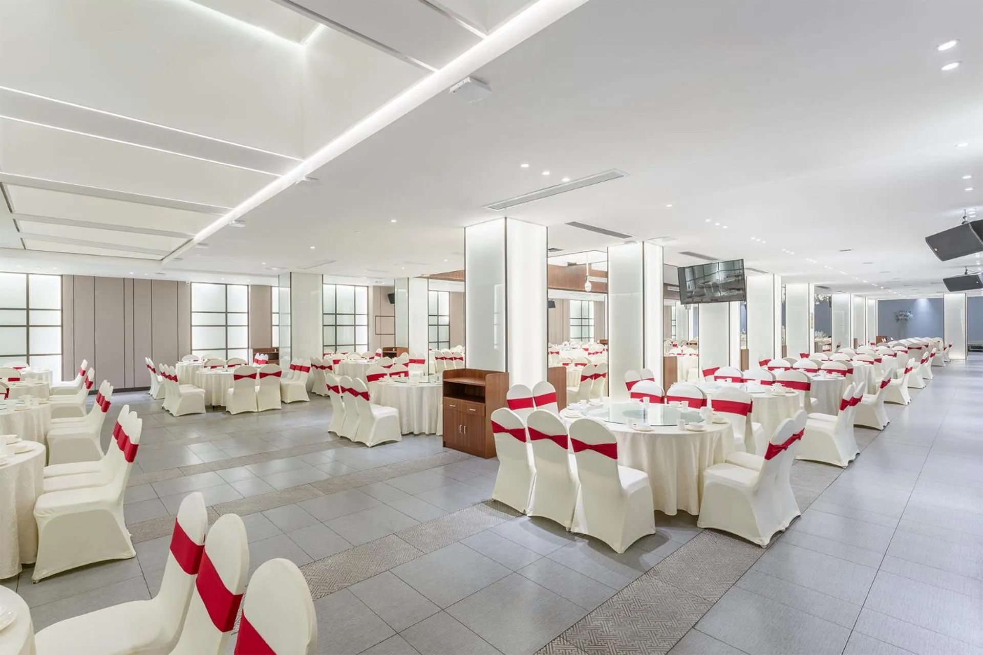 Restaurant/places to eat in Holiday Inn Express Pingchang by IHG