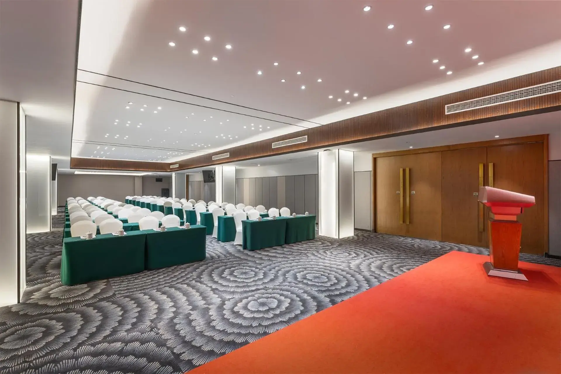 Meeting/conference room, Bed in Holiday Inn Express Pingchang by IHG Meeting/conference room, Bed in Holiday Inn Express Pingchang by IHG