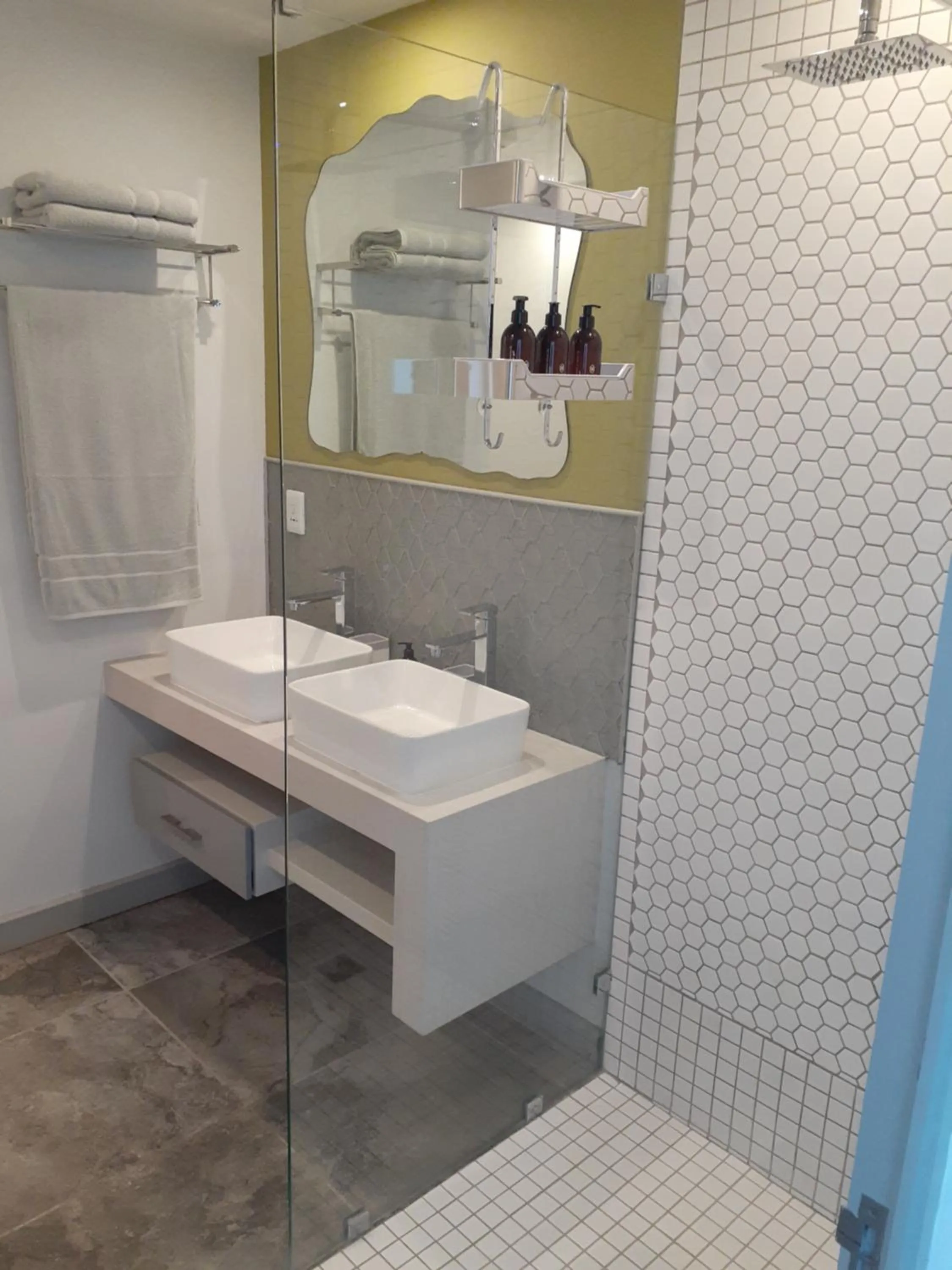 Bathroom in 65onCliff