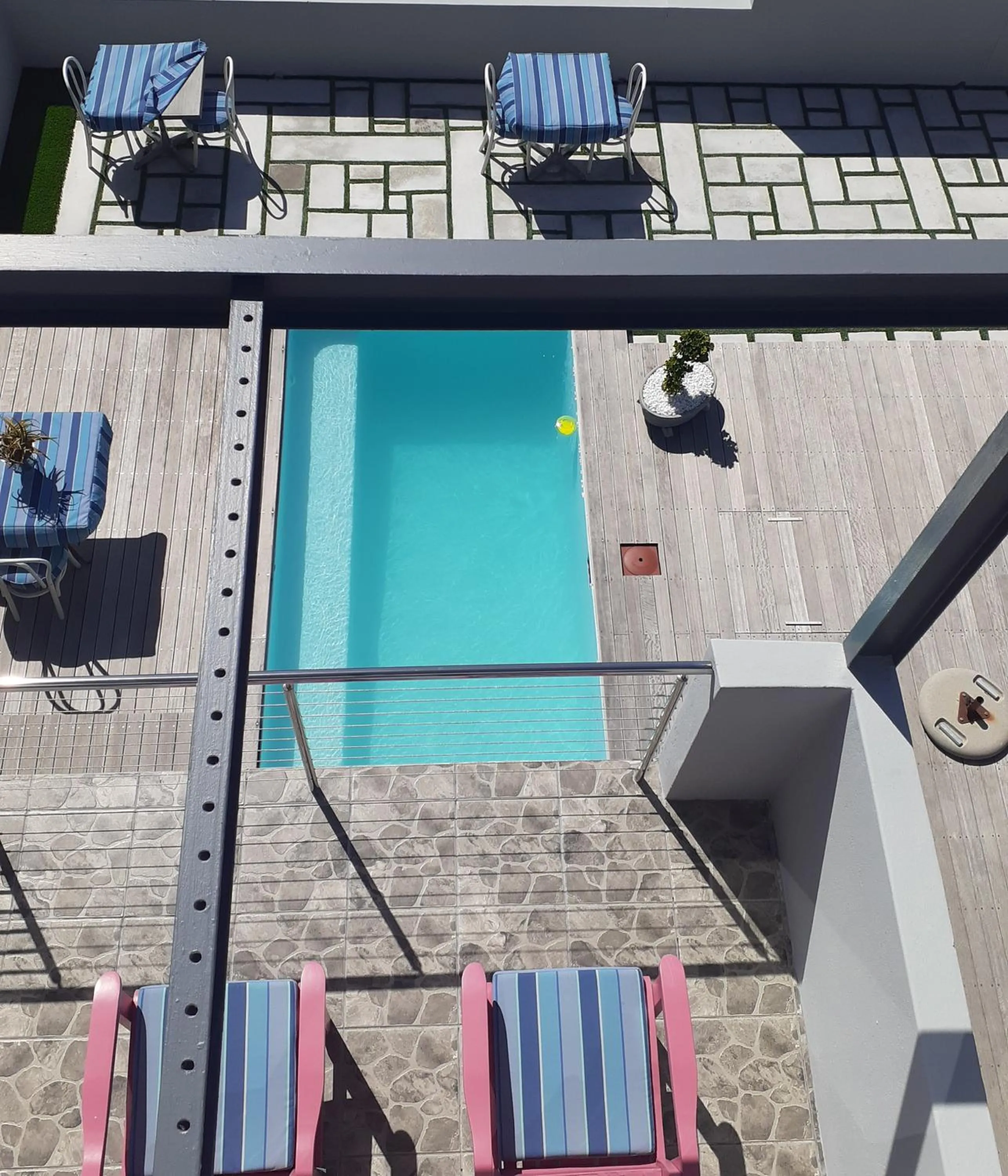Swimming pool in 65onCliff