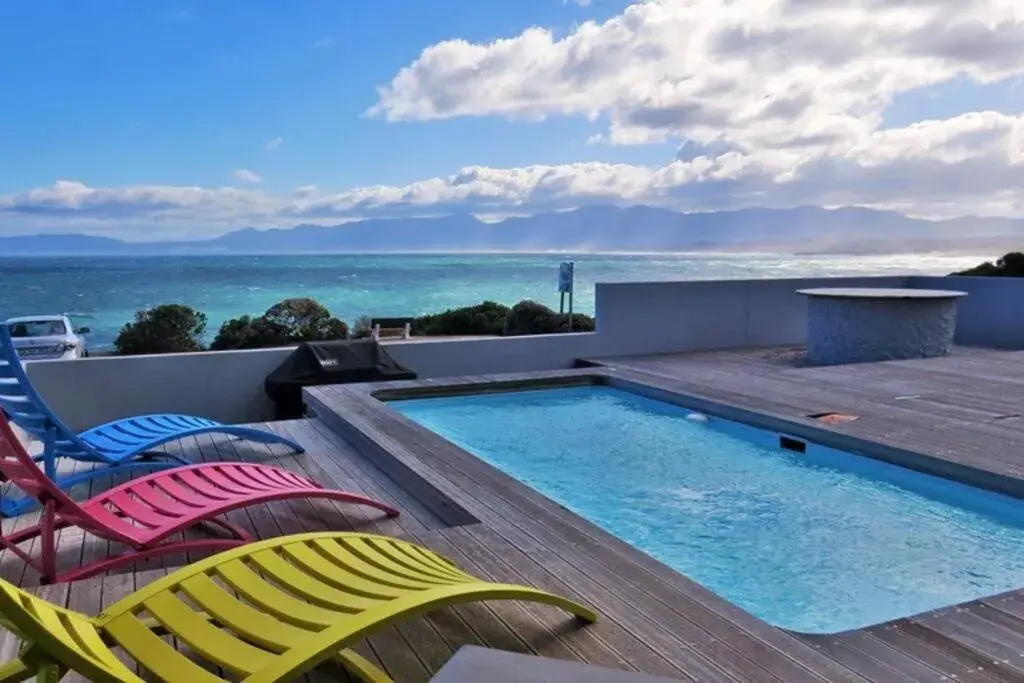 Pool view in 65onCliff Pool view in 65onCliff