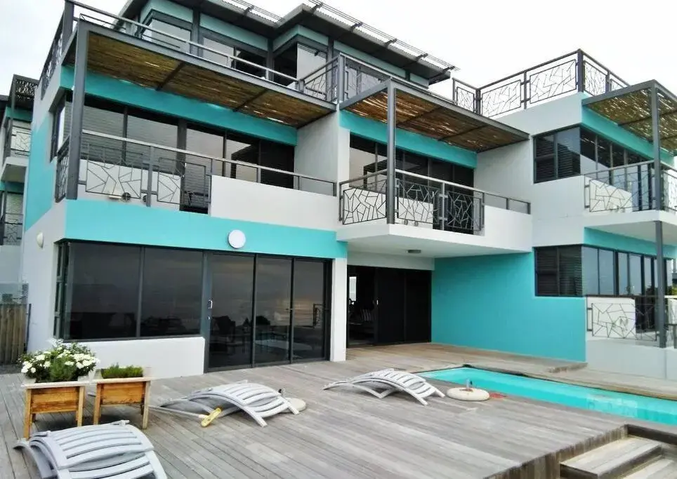 Property building in 65onCliff Property building in 65onCliff