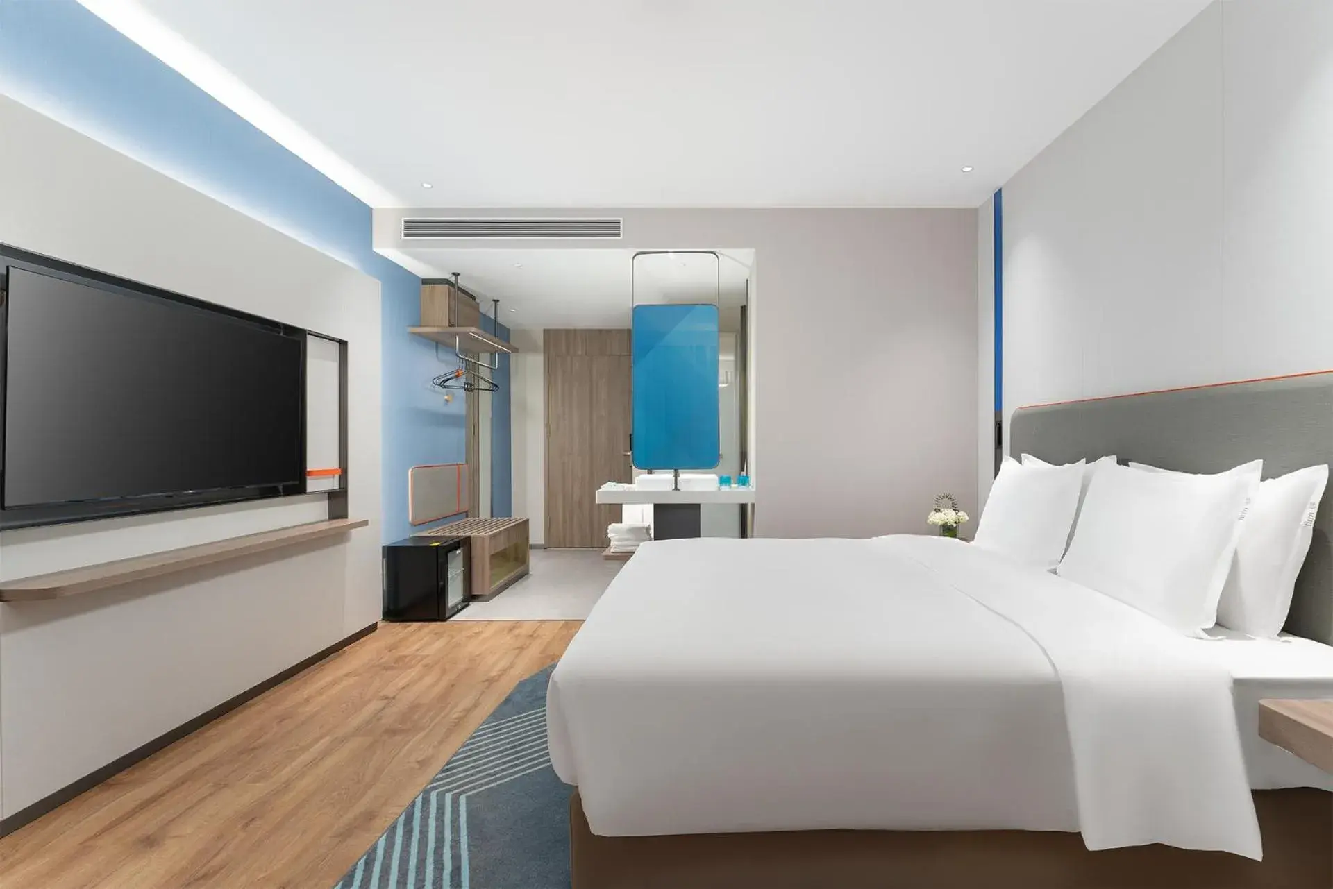 Photo of the whole room, Bed in Holiday Inn Express Xiamen Jimei New Town by IHG Photo of the whole room, Bed in Holiday Inn Express Xiamen Jimei New Town by IHG