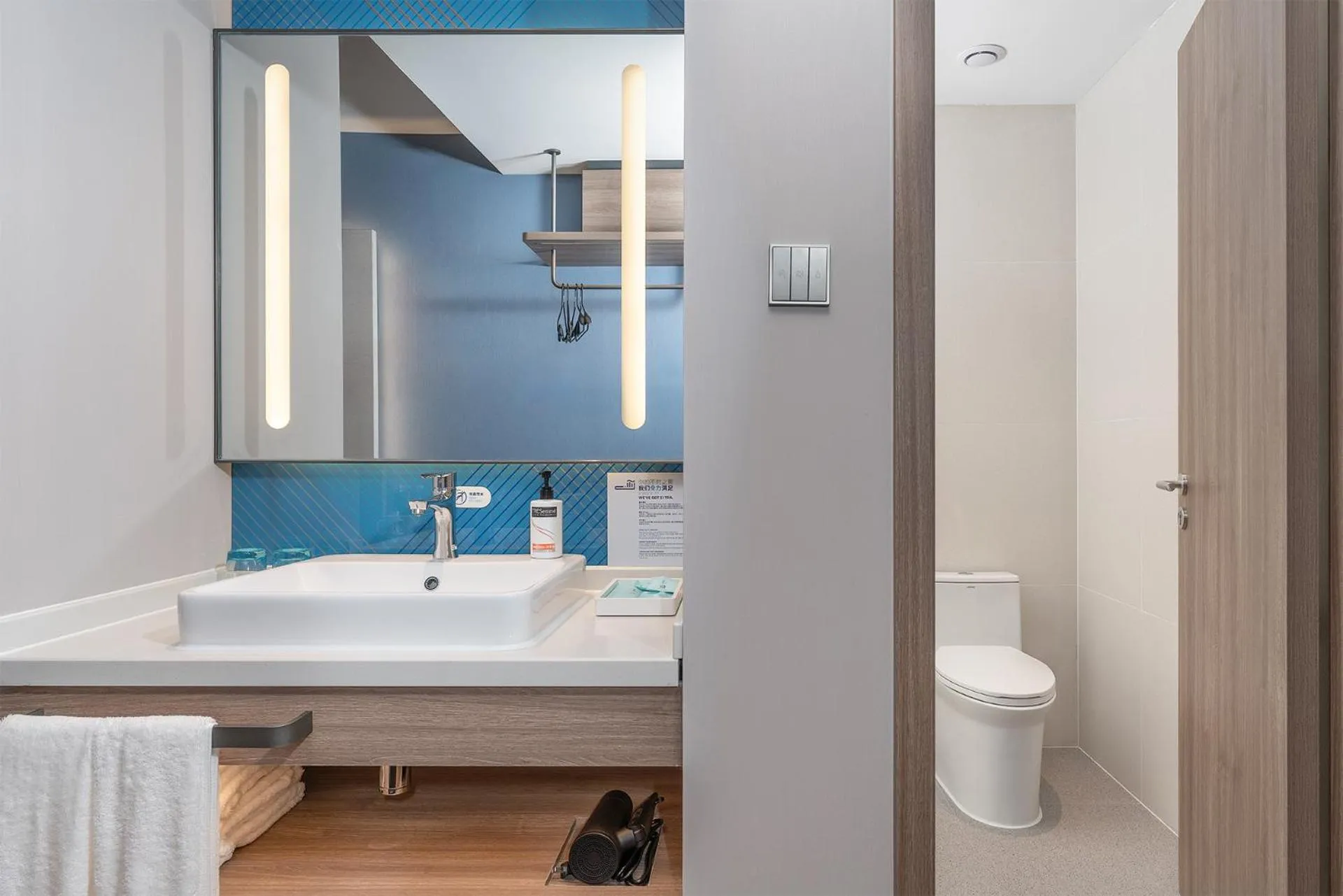 Toilet in Holiday Inn Express Xiamen Jimei New Town by IHG