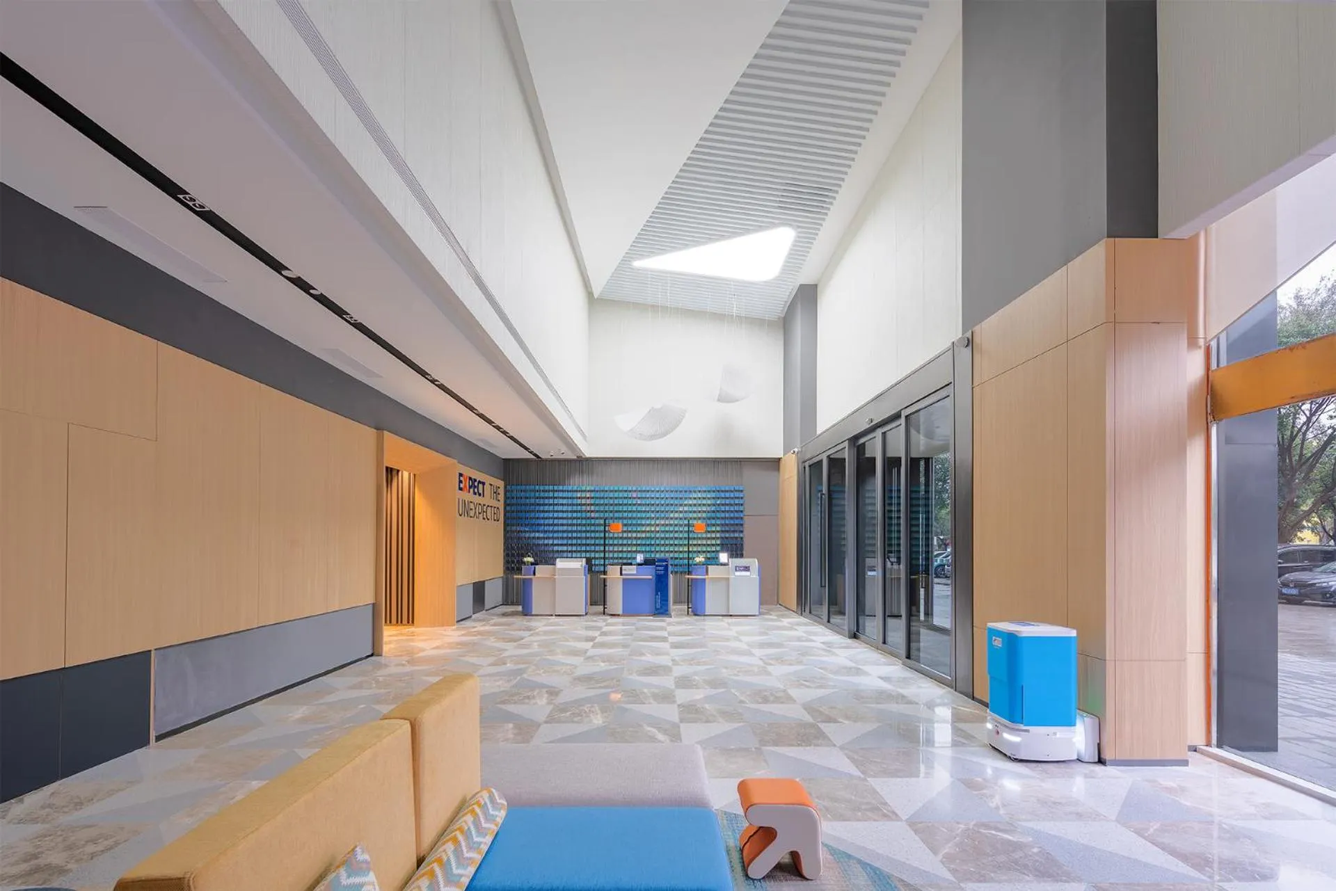 Lobby or reception in Holiday Inn Express Xiamen Jimei New Town by IHG