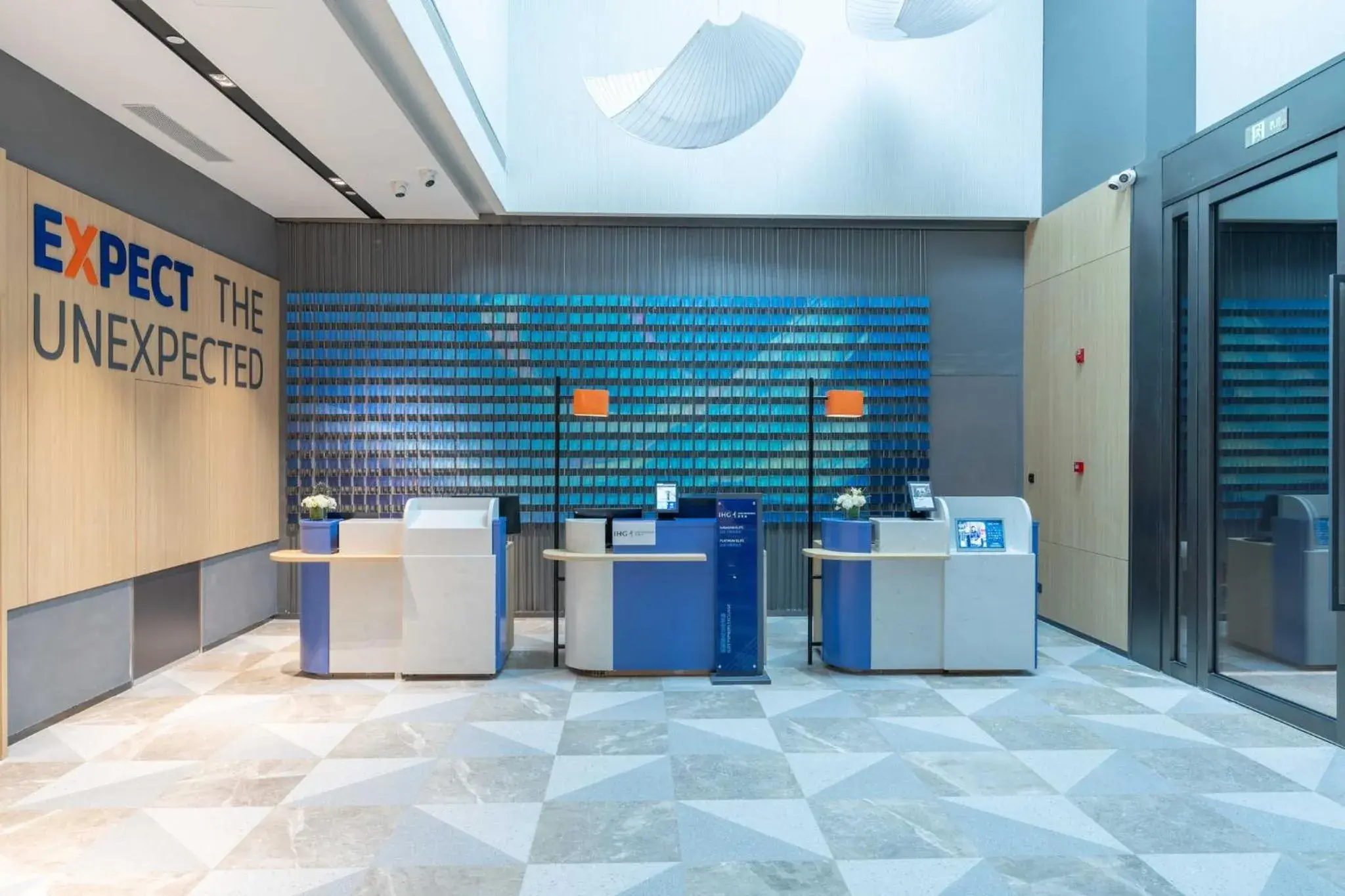 Property building in Holiday Inn Express Xiamen Jimei New Town by IHG Property building in Holiday Inn Express Xiamen Jimei New Town by IHG