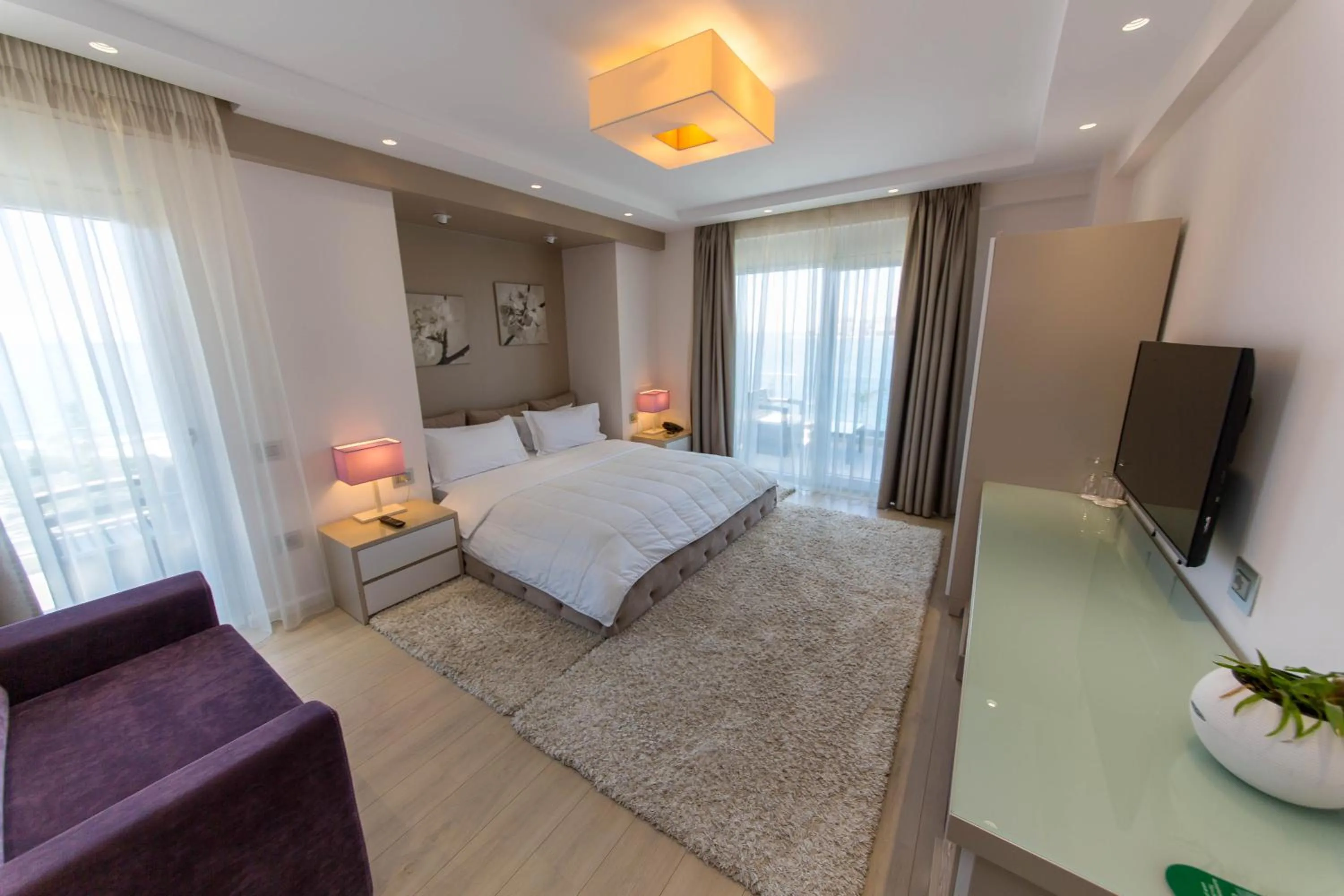 Photo of the whole room, Bed in Demi Hotel