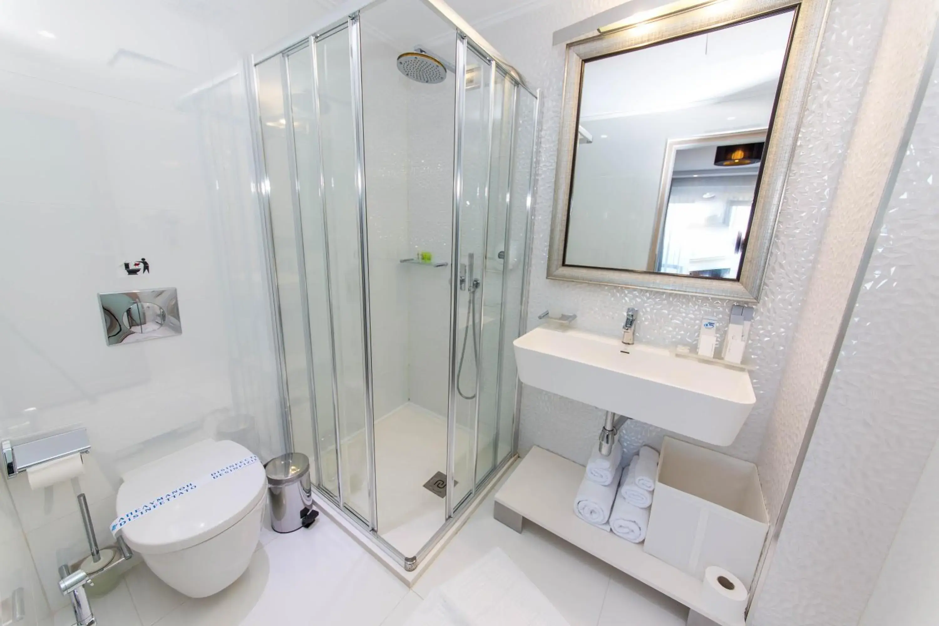 Double or Twin Room with Side Sea View in Demi Hotel Double or Twin Room with Side Sea View in Demi Hotel