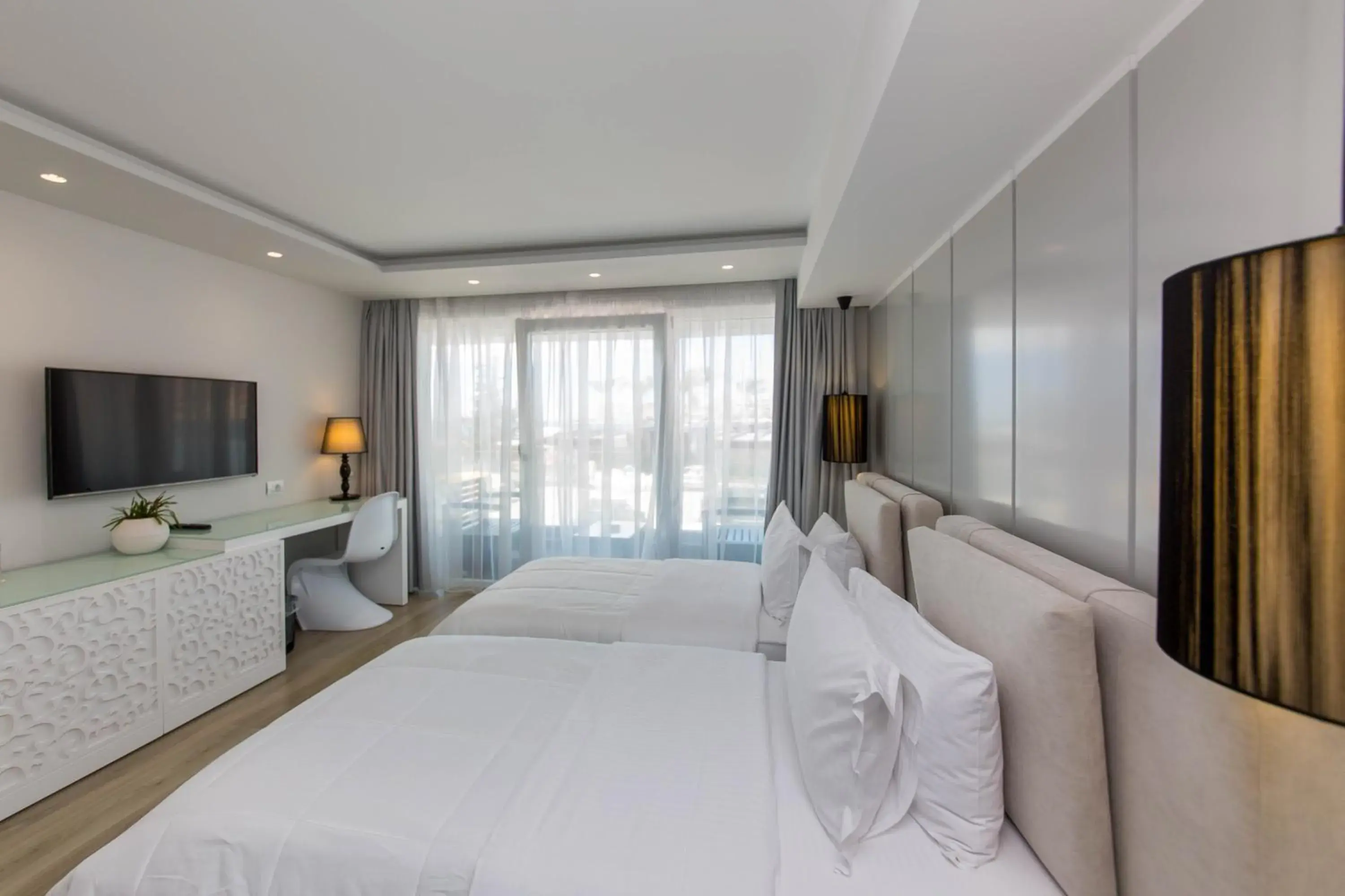 Double or Twin Room with Side Sea View in Demi Hotel Double or Twin Room with Side Sea View in Demi Hotel