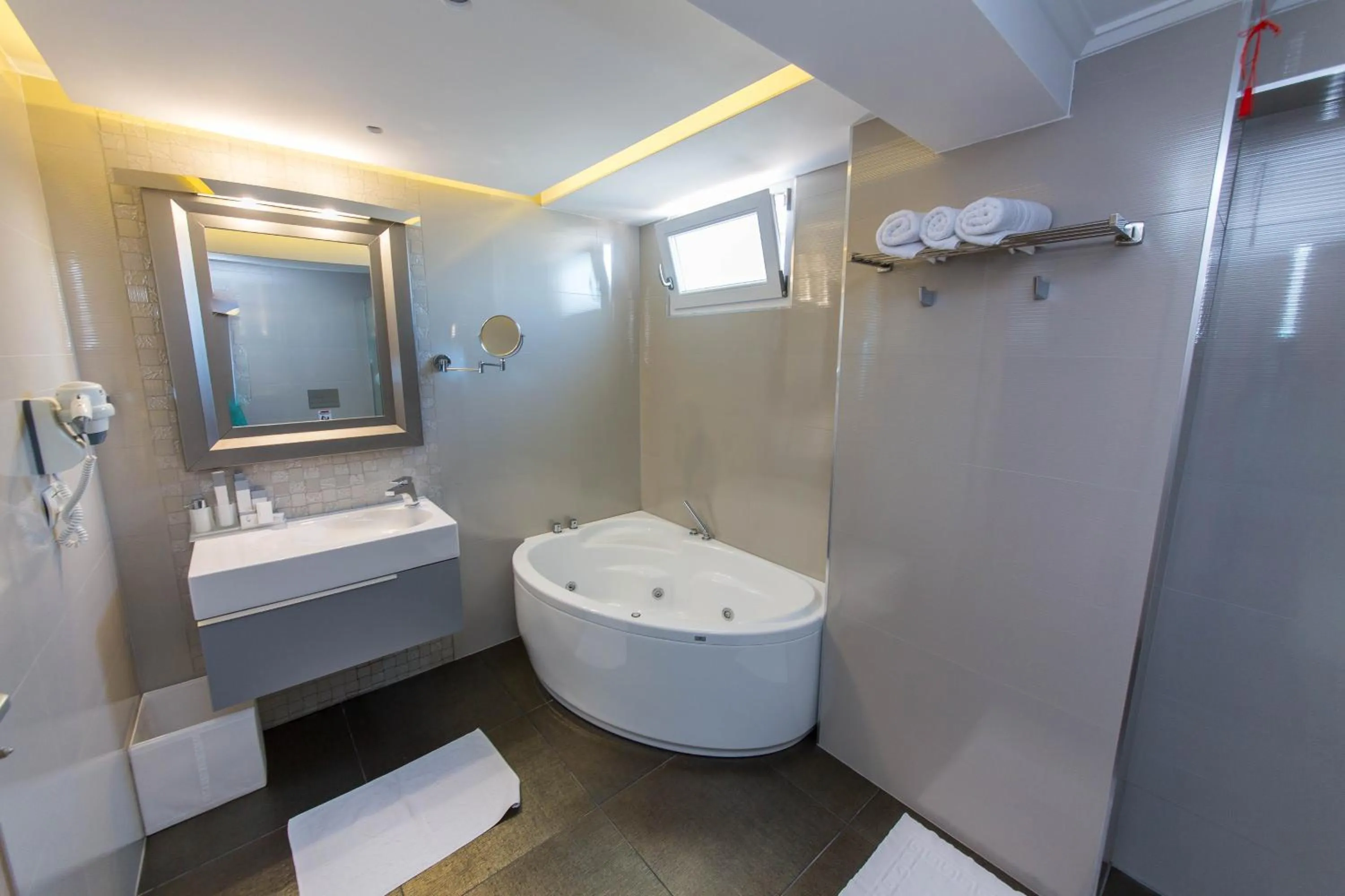 Shower in Demi Hotel