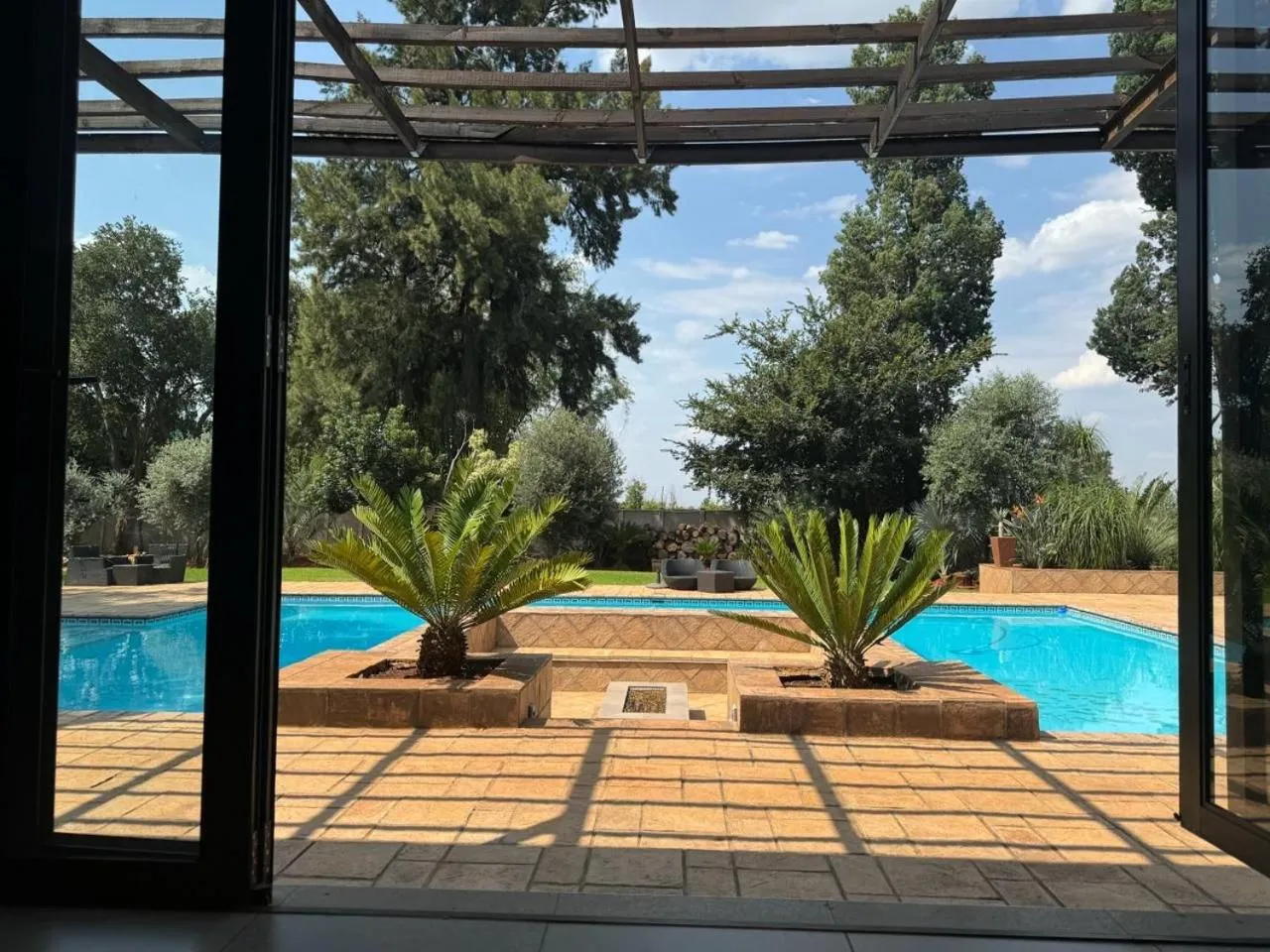 Property building in Manor Hills Guest Lodge