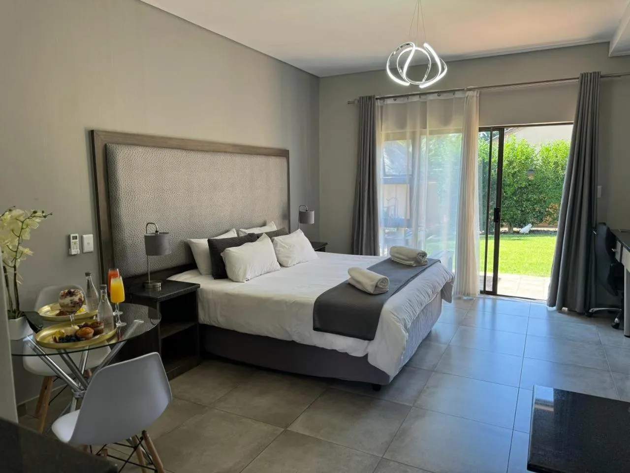 View (from property/room), Bed in Manor Hills Guest Lodge