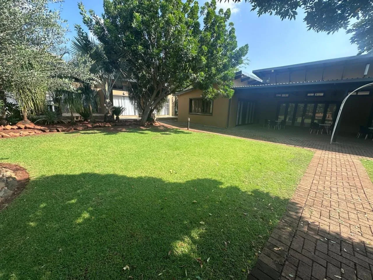 Property building in Manor Hills Guest Lodge