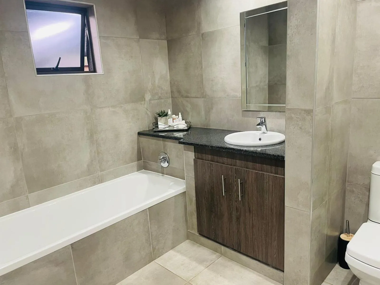 Executive King Room - single occupancy in Manor Hills Guest Lodge