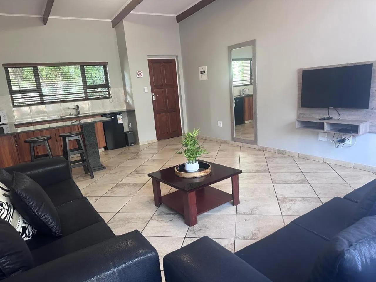 TV and multimedia in Manor Hills Guest Lodge