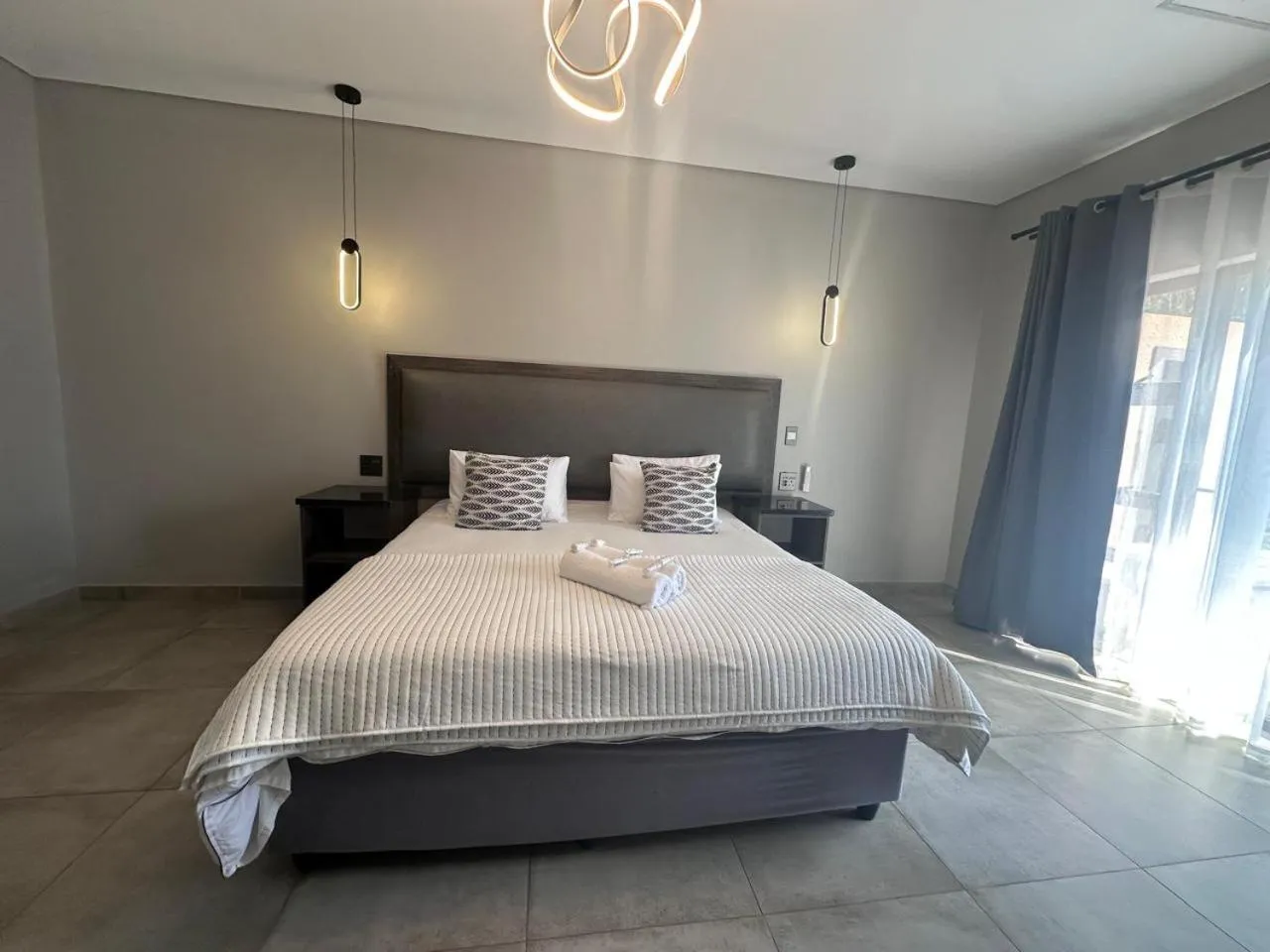 Bed in Manor Hills Guest Lodge