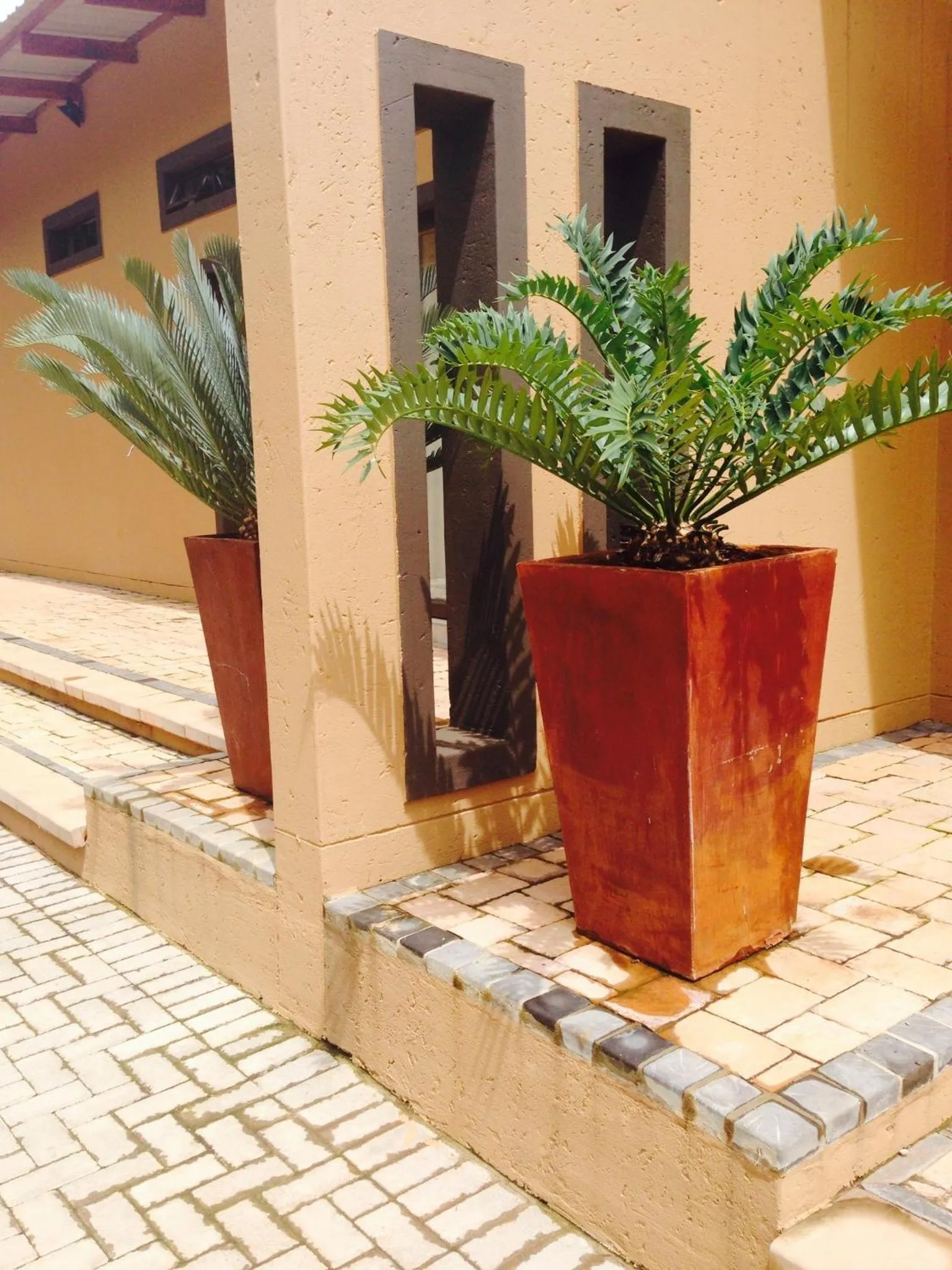 Facade/entrance in Manor Hills Guest Lodge