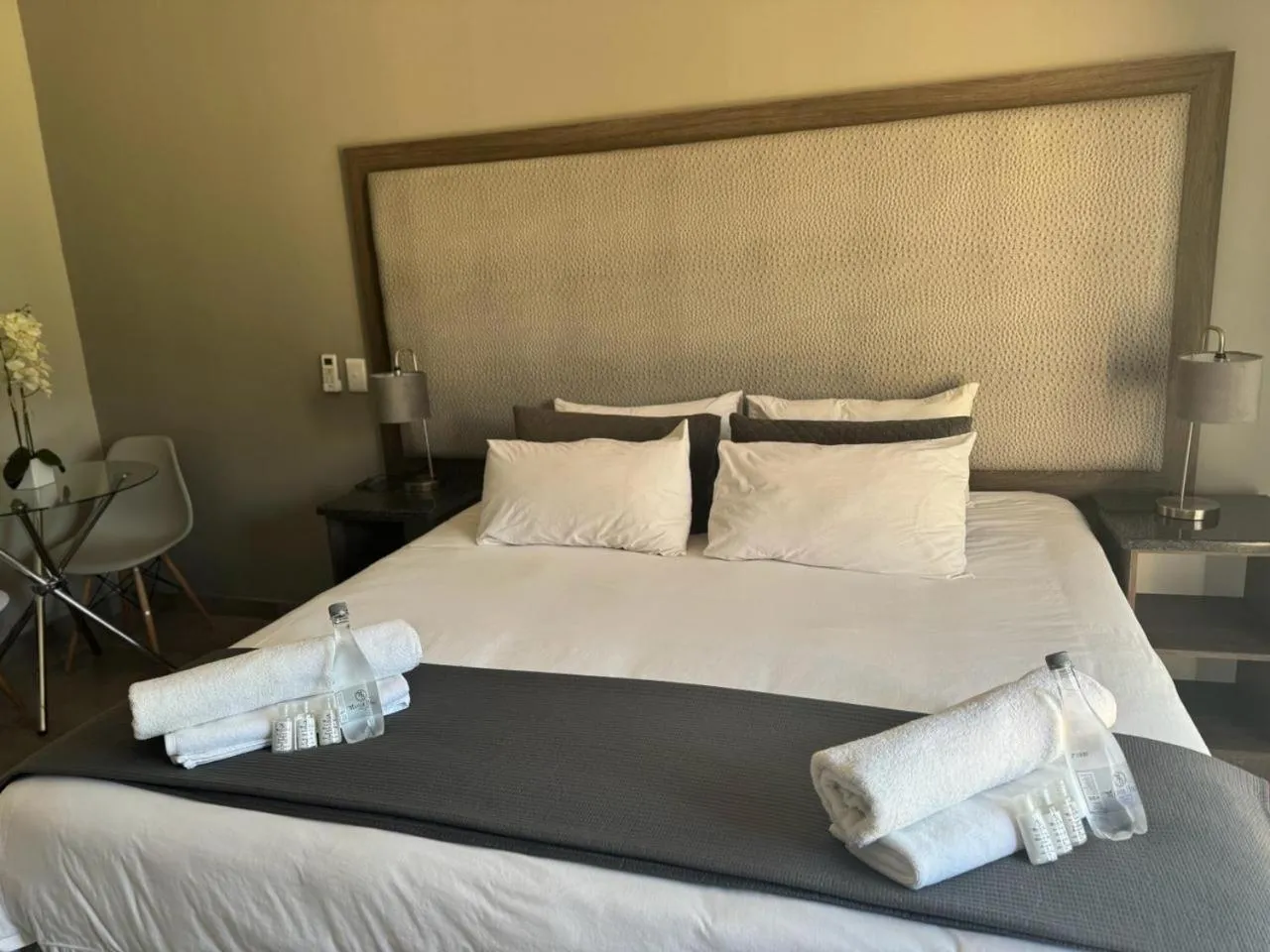 Bedroom, Bed in Manor Hills Guest Lodge