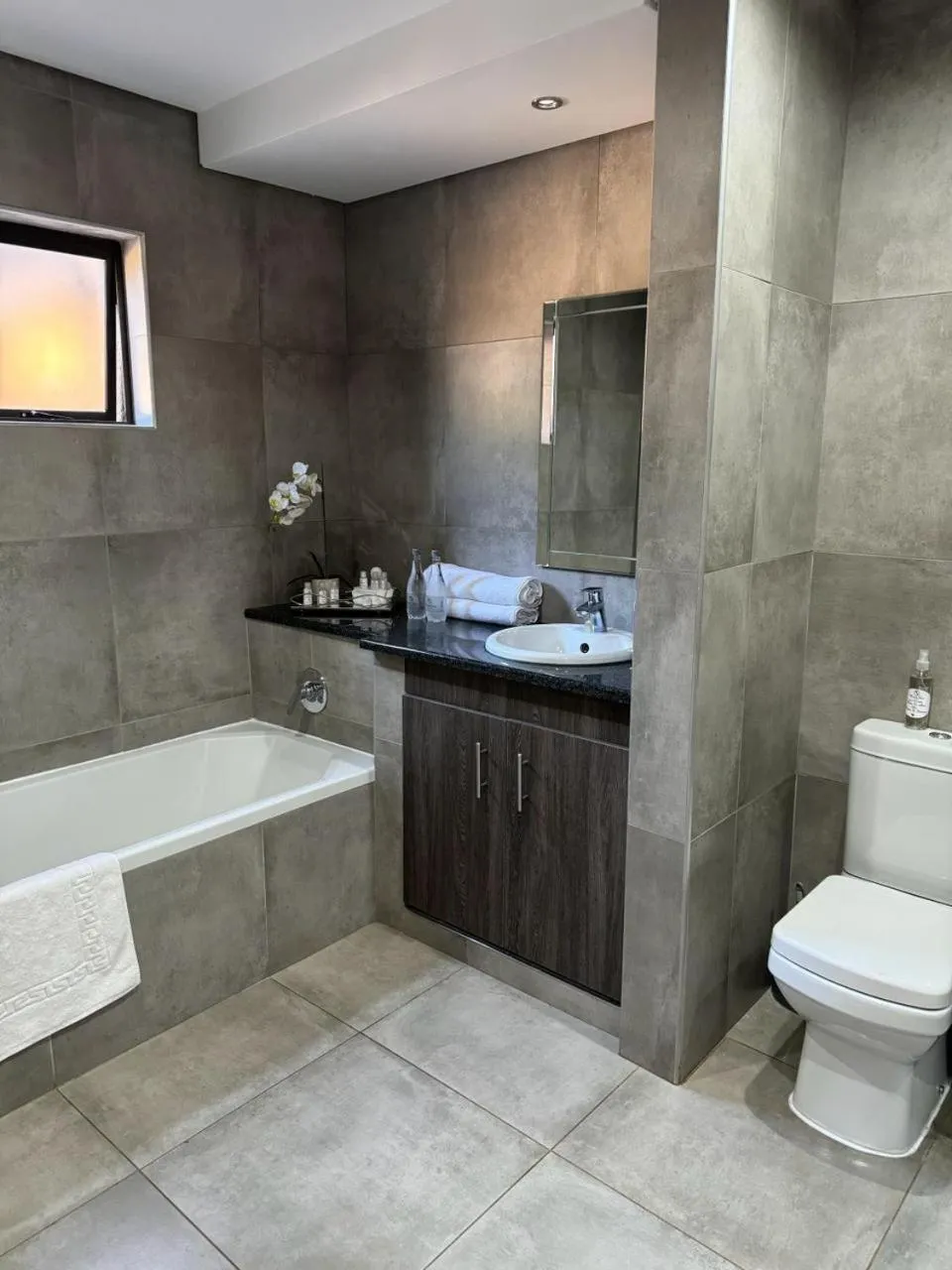 Bathroom in Manor Hills Guest Lodge