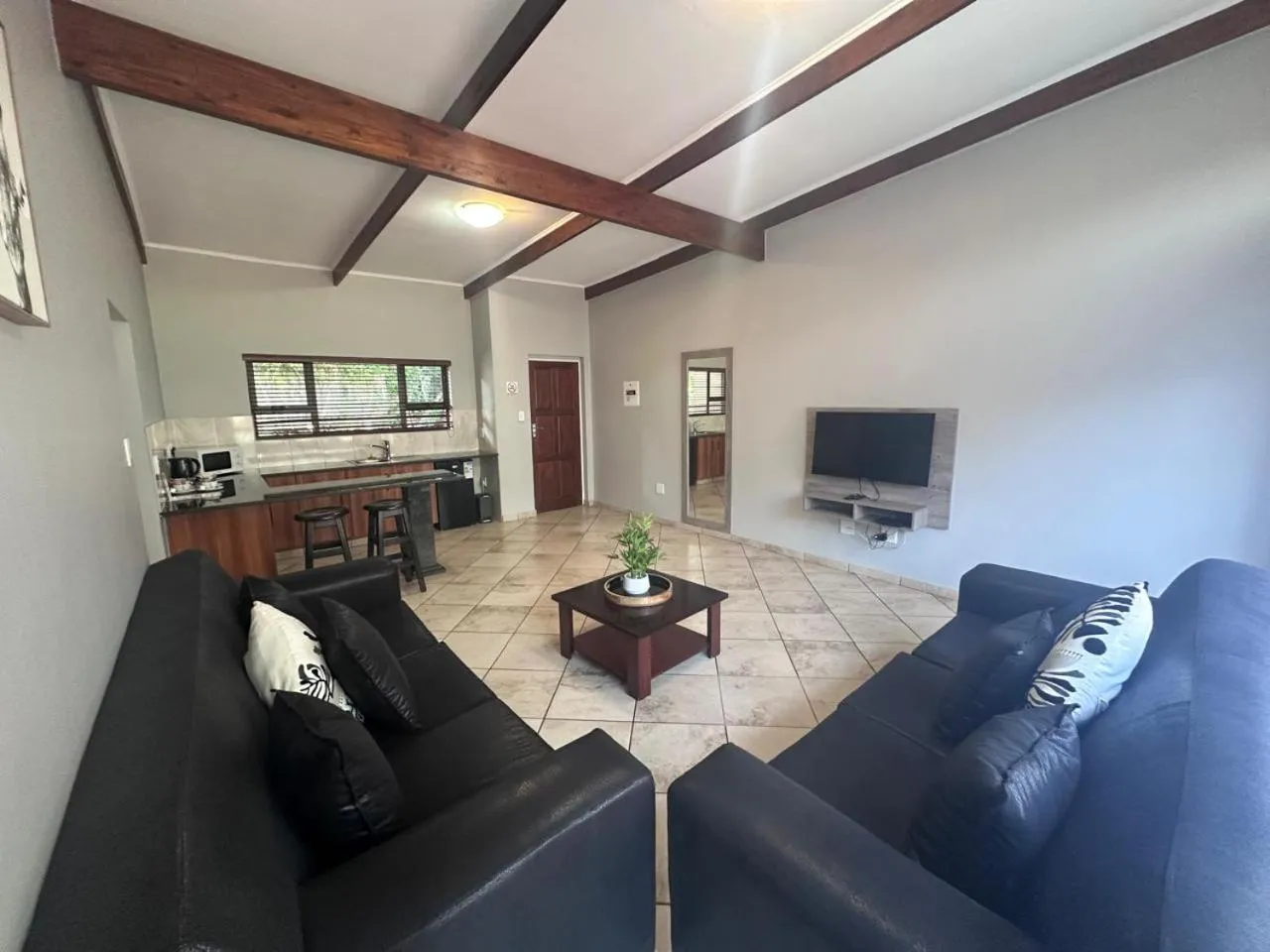 TV and multimedia in Manor Hills Guest Lodge