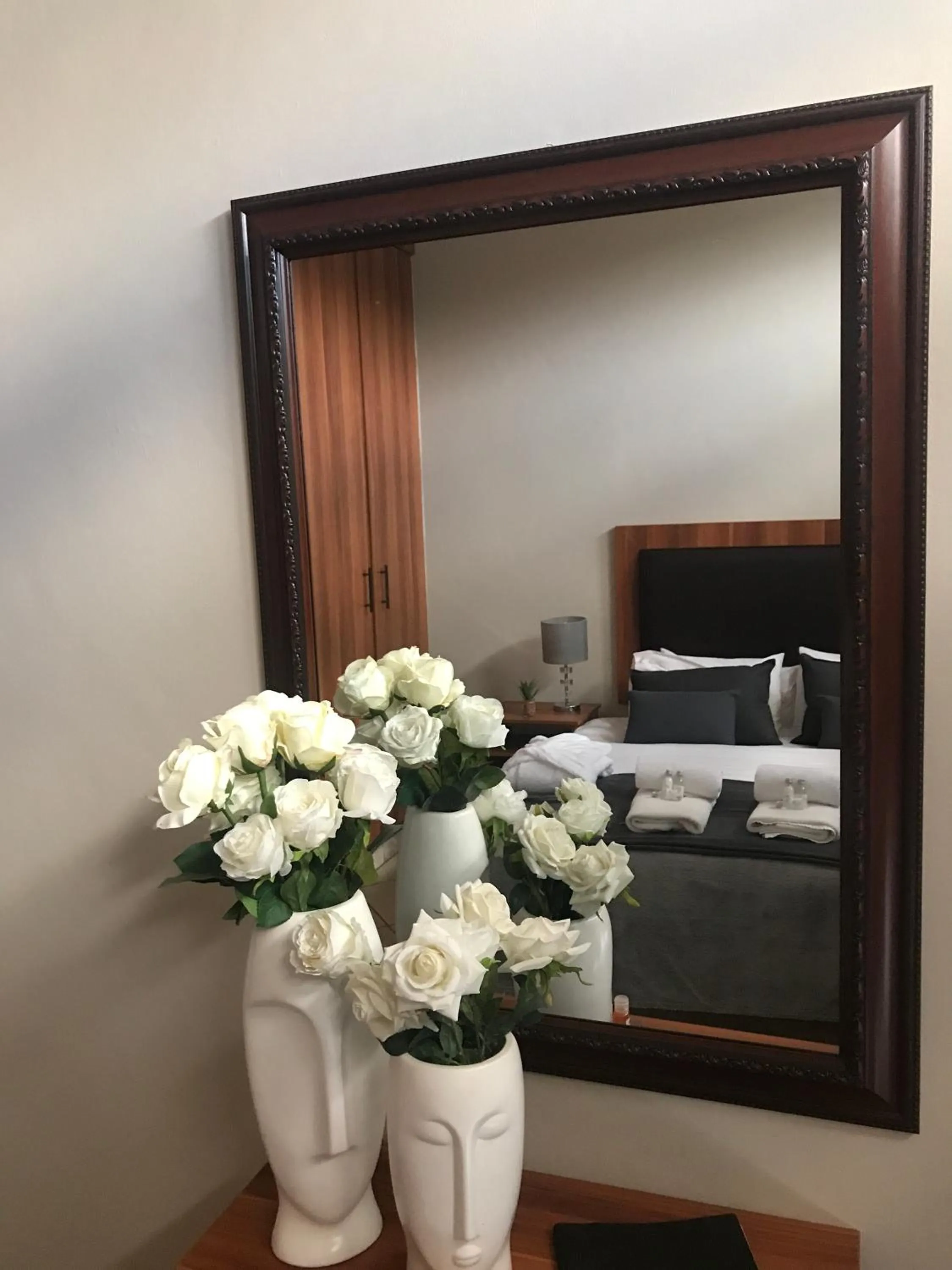 Bed in Manor Hills Guest Lodge