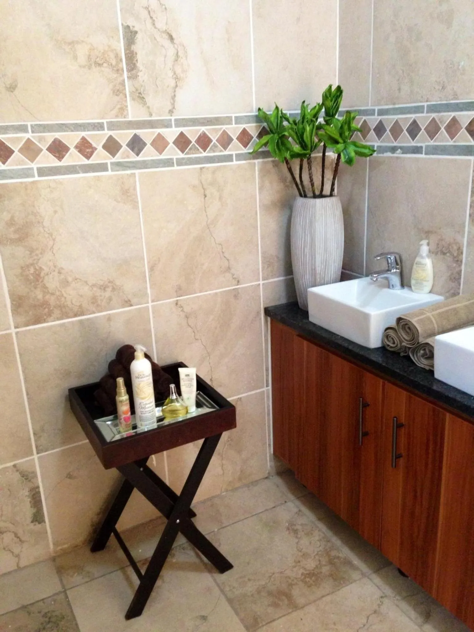 Property building in Manor Hills Guest Lodge