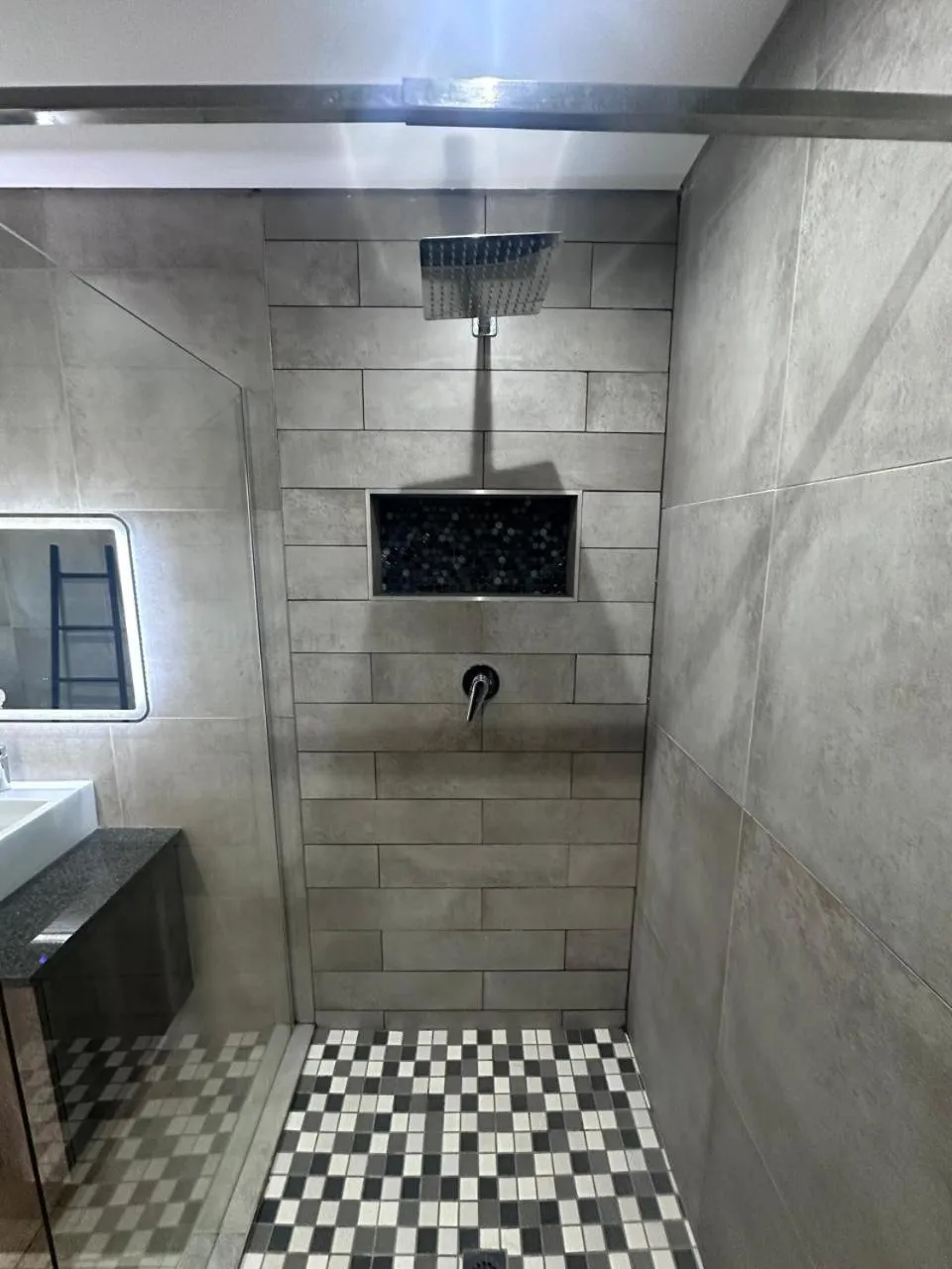 Shower in Manor Hills Guest Lodge