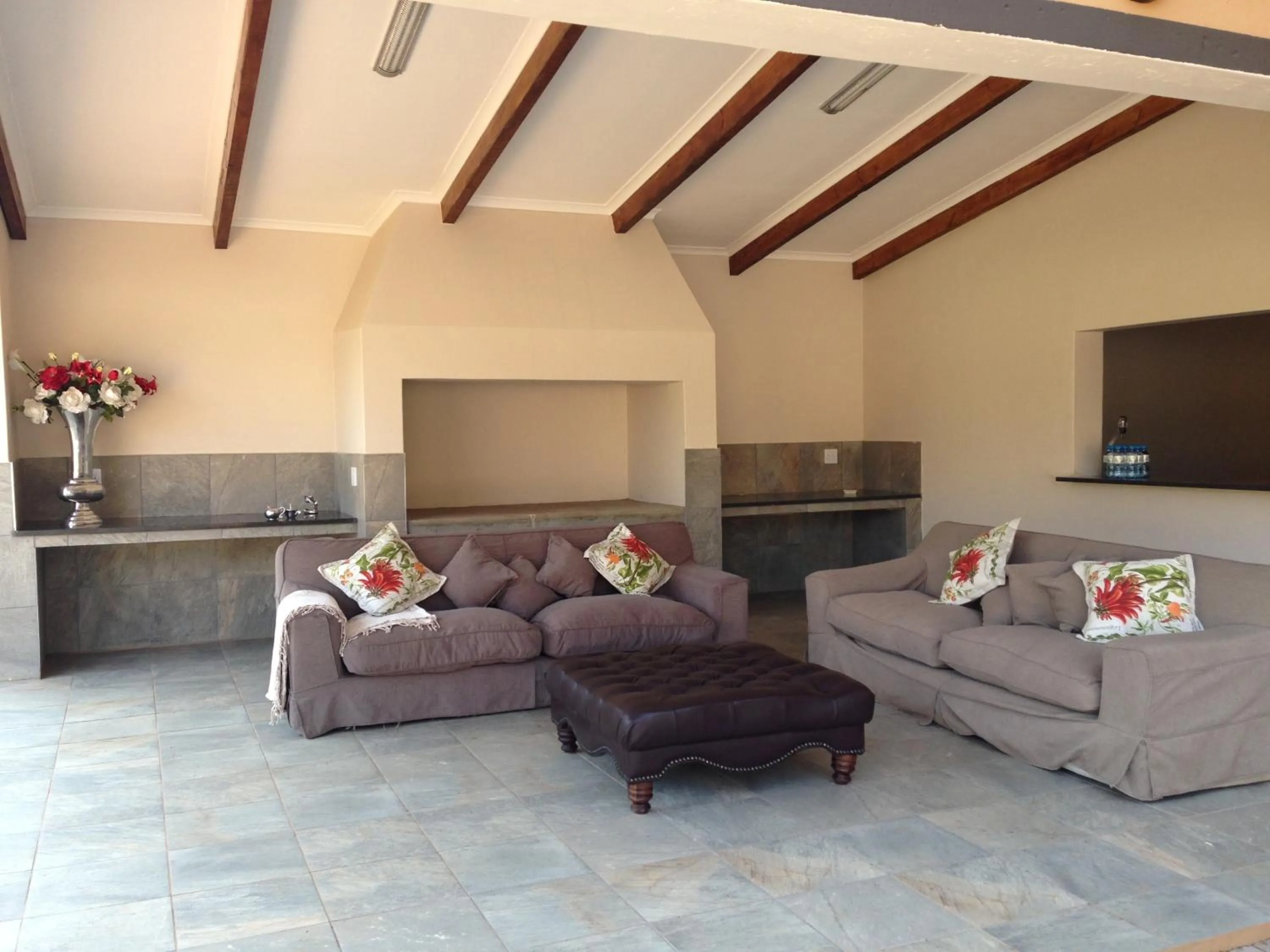 BBQ facilities in Manor Hills Guest Lodge