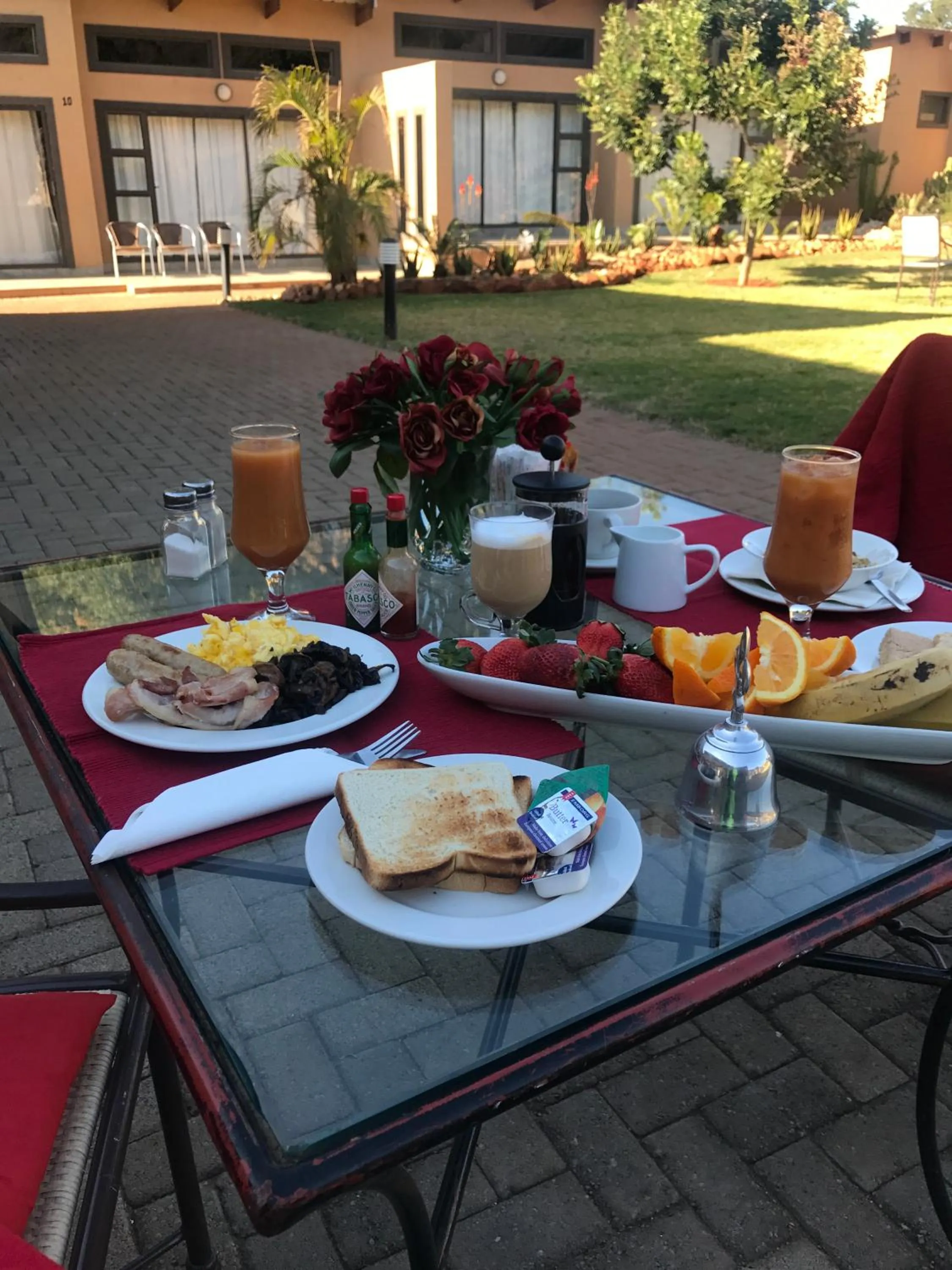 Food and drinks in Manor Hills Guest Lodge