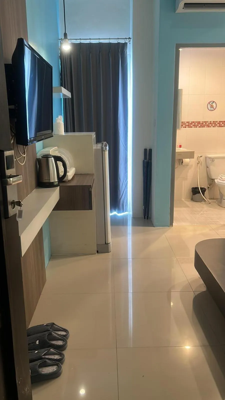 Photo of the whole room in Hotel The Journey Patong New