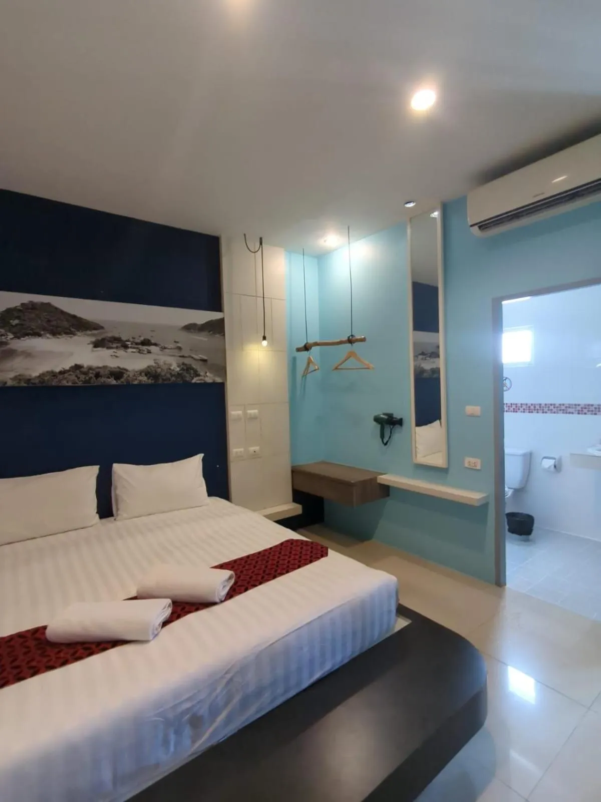 Photo of the whole room, Bed in Hotel The Journey Patong New