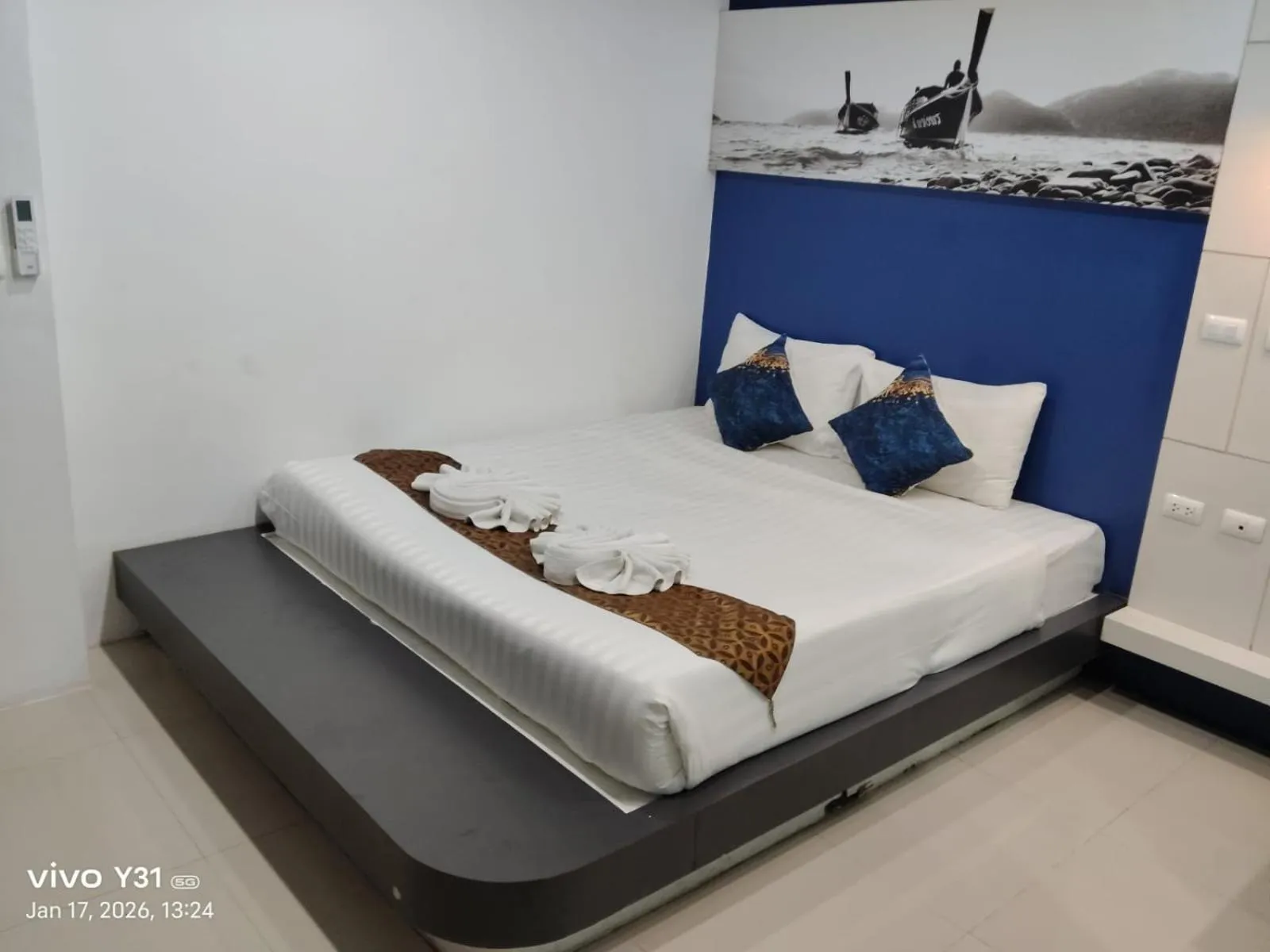 Bed in Hotel The Journey Patong New