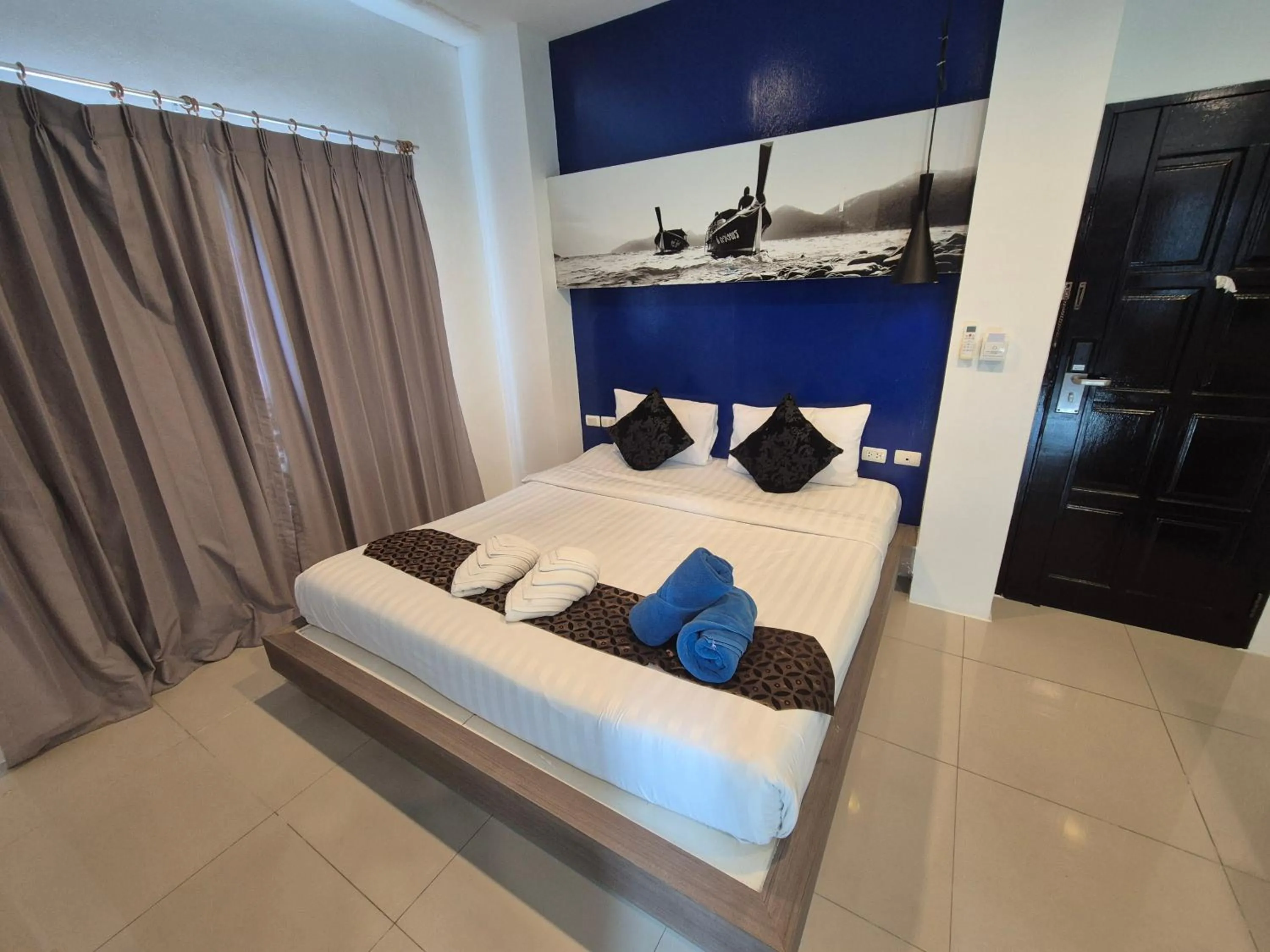 Bed in Hotel The Journey Patong New