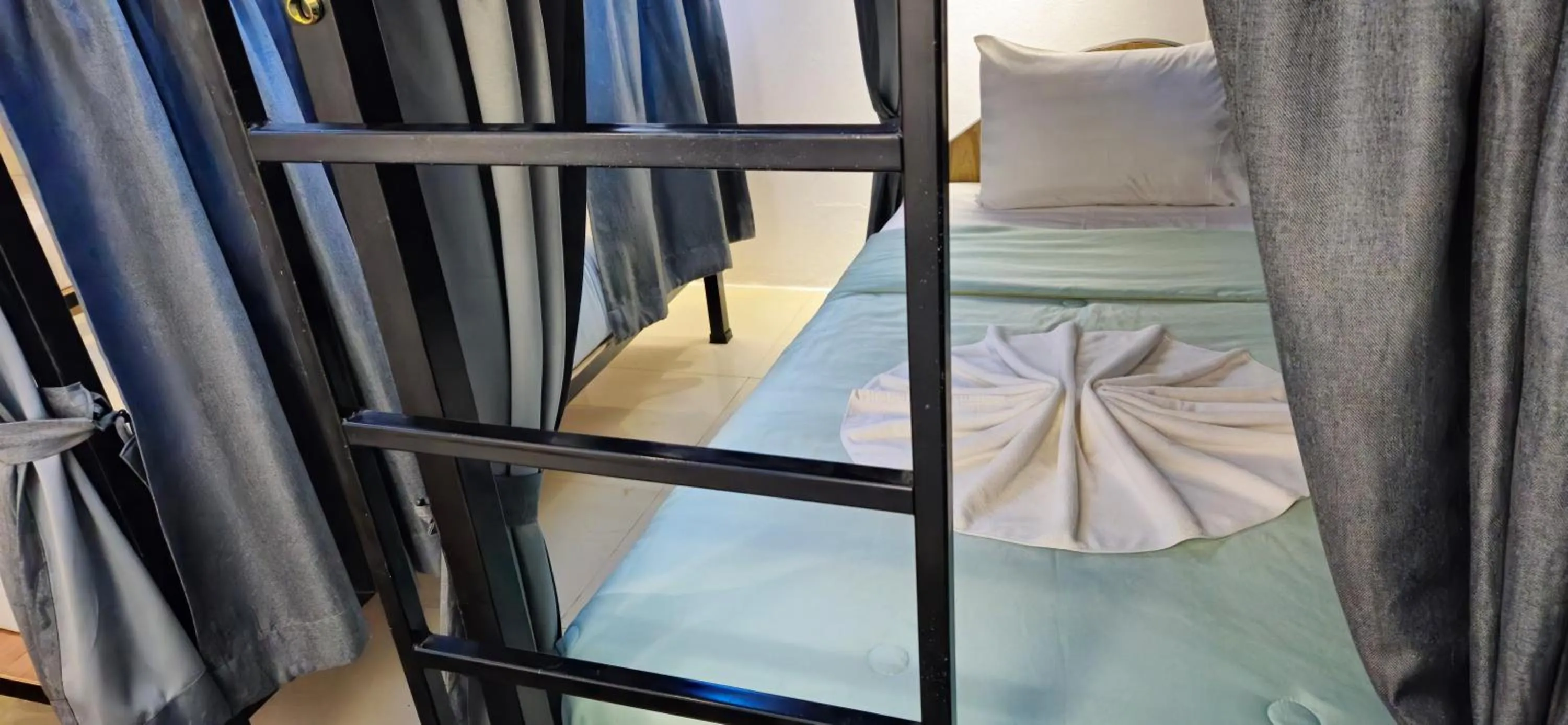 Bed in Hotel The Journey Patong New