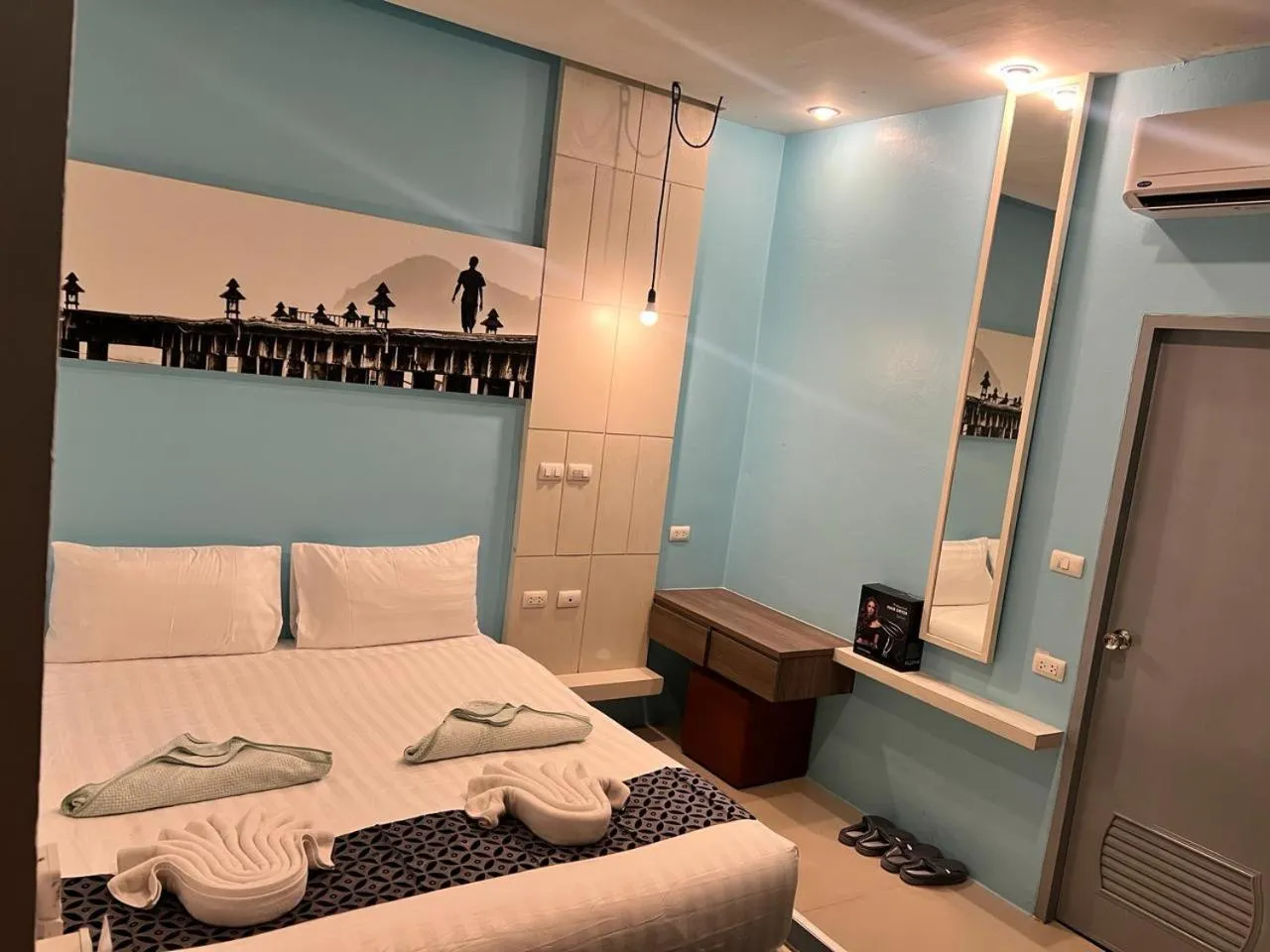 Photo of the whole room, Bed in Hotel The Journey Patong New