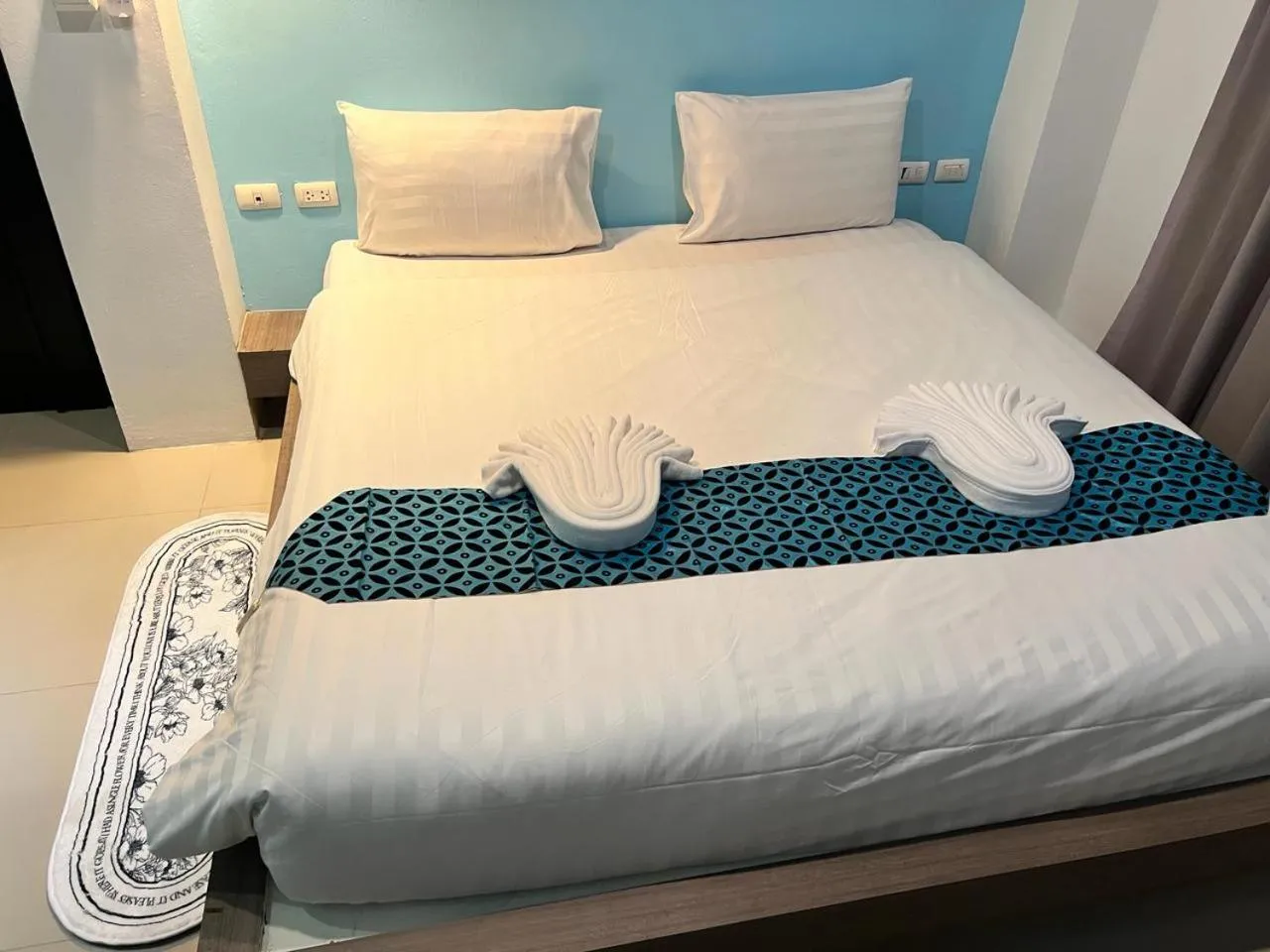 Photo of the whole room, Bed in Hotel The Journey Patong New