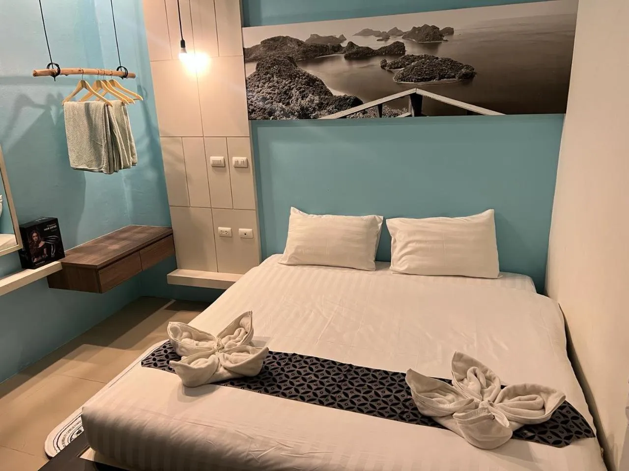 Photo of the whole room, Bed in Hotel The Journey Patong New