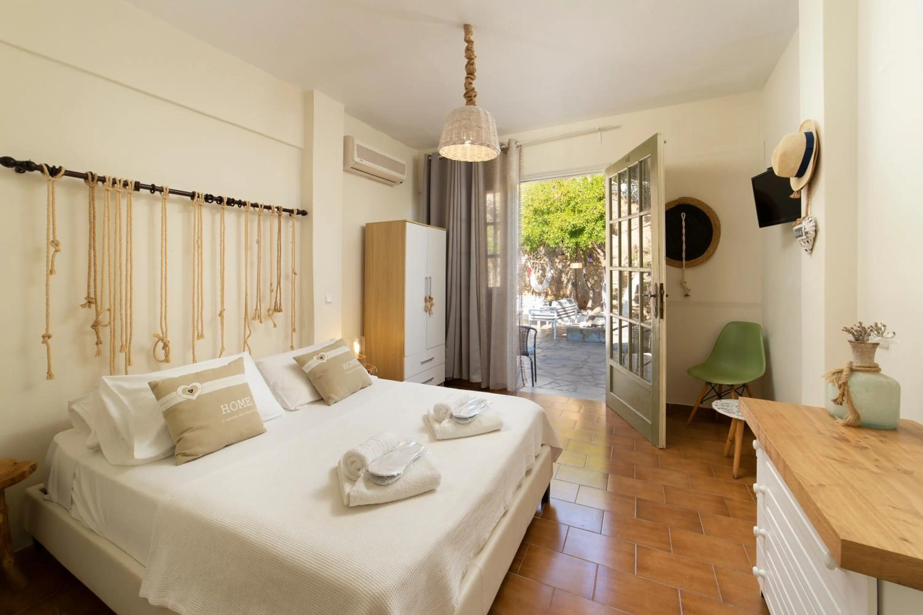 Bed in Villa Fiamegou Andros