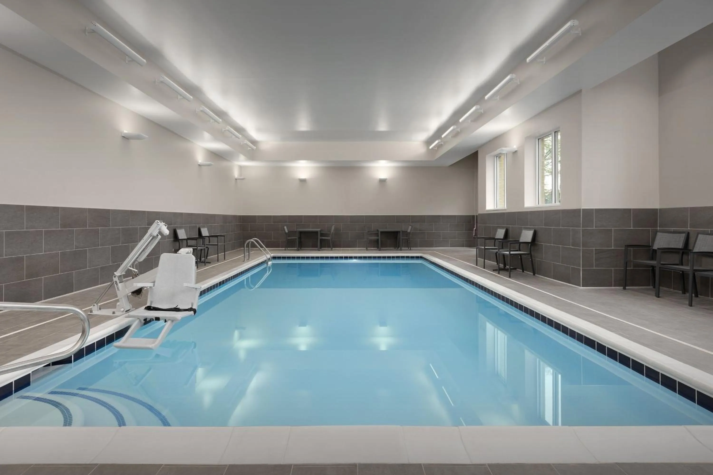 Swimming pool in Residence Inn by Marriott Kenwood Cincinnati