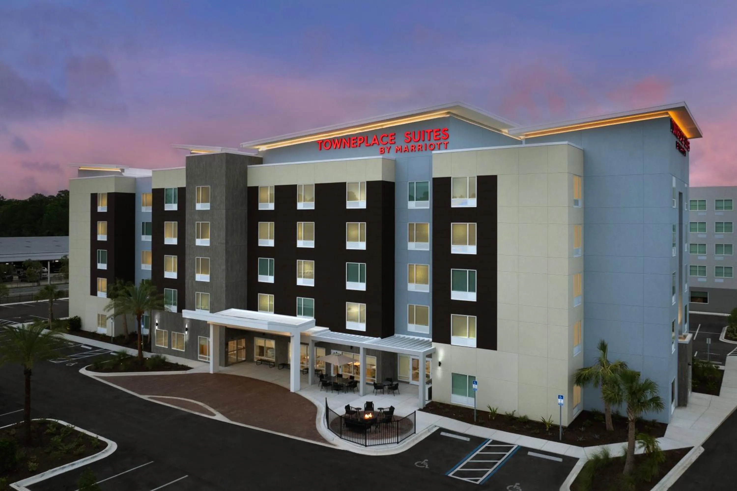 Property building in TownePlace Suites Jacksonville Airport