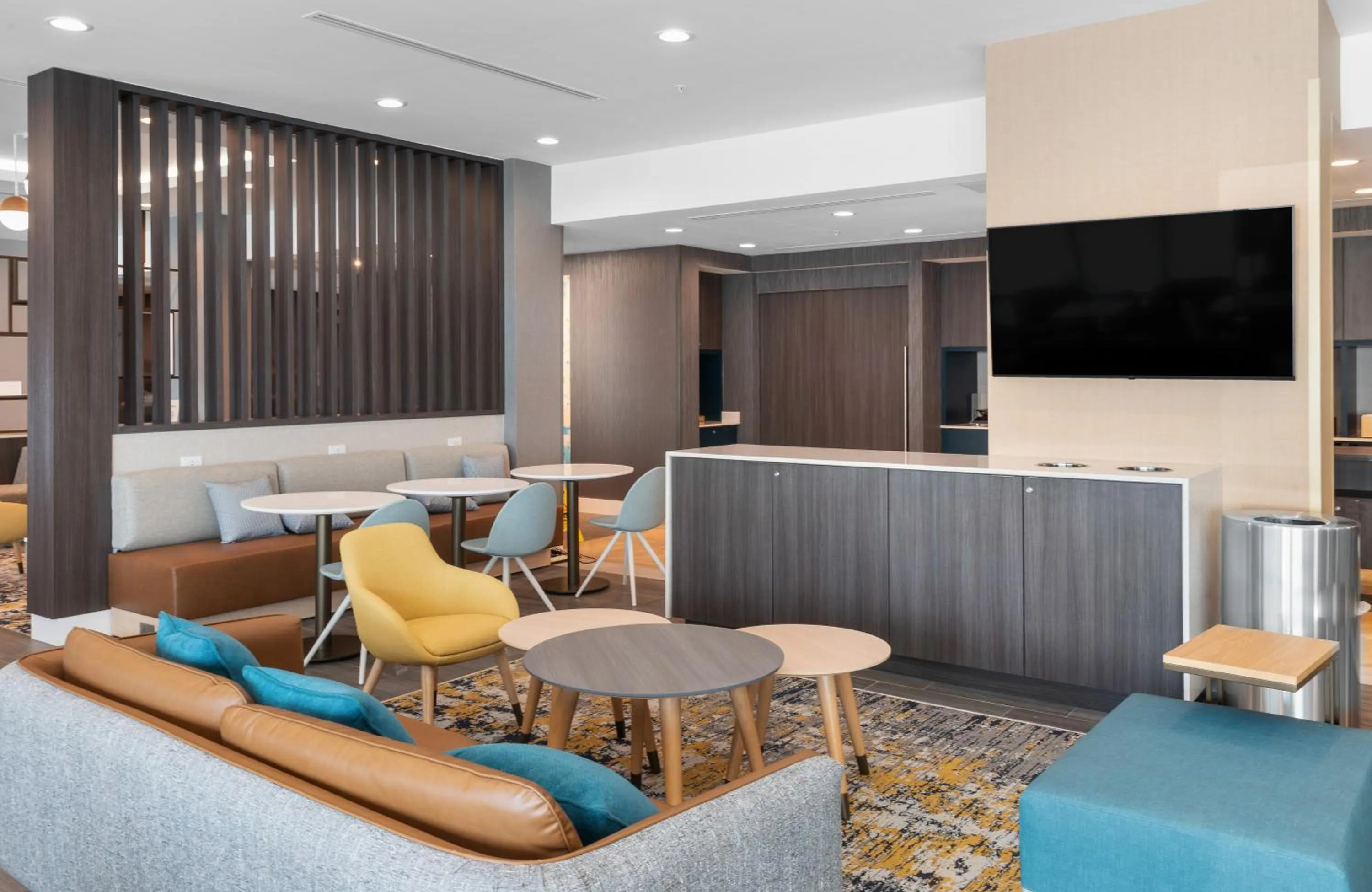 Living room in TownePlace Suites Jacksonville Airport