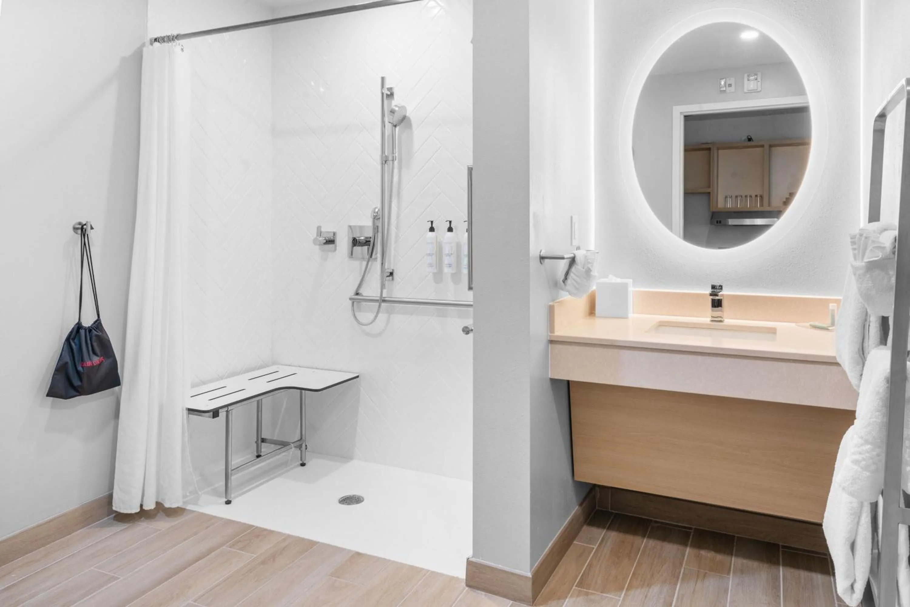 Bathroom in TownePlace Suites Jacksonville Airport