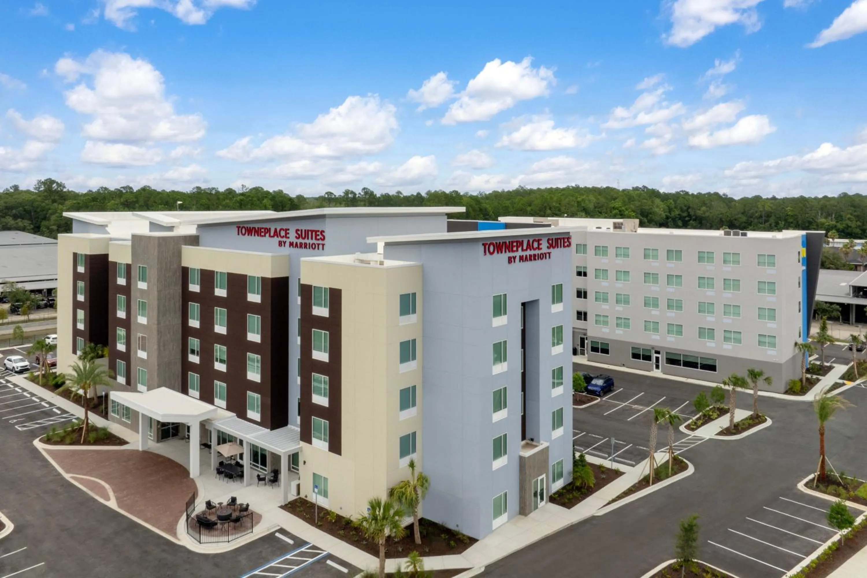 Property building in TownePlace Suites Jacksonville Airport