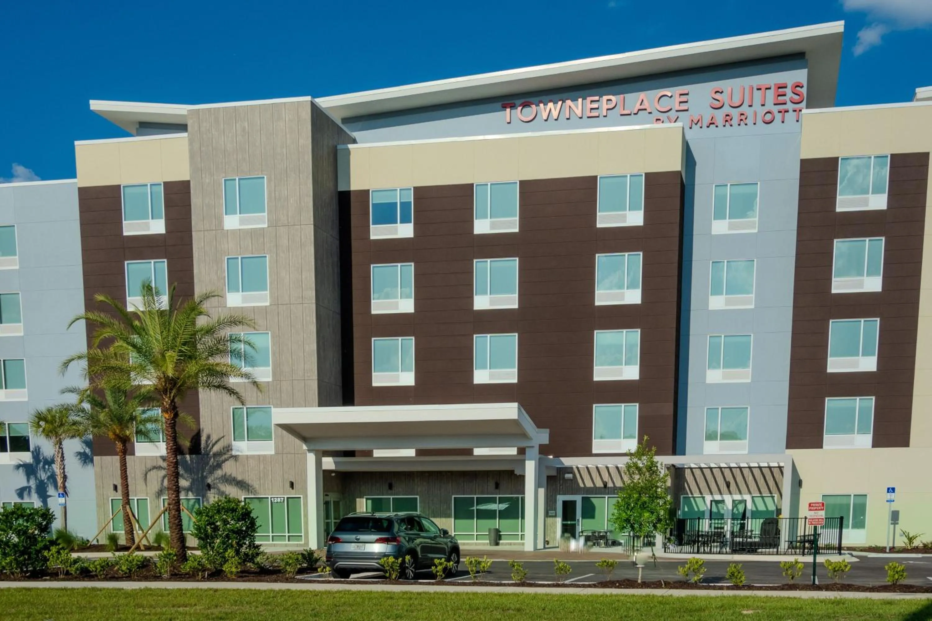 Property building in TownePlace Suites Jacksonville Airport